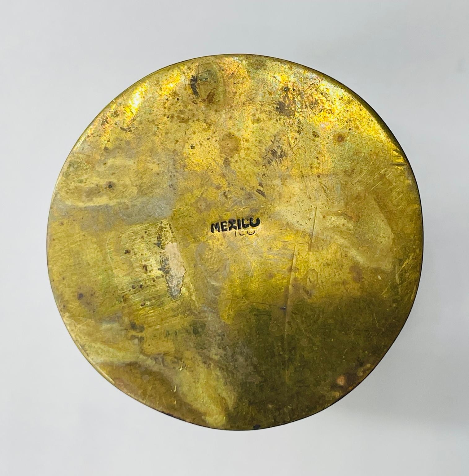 Juego mexicano de jarra de latón y concha de abulón con bandeja y ocho tazas, años 50 en venta 13