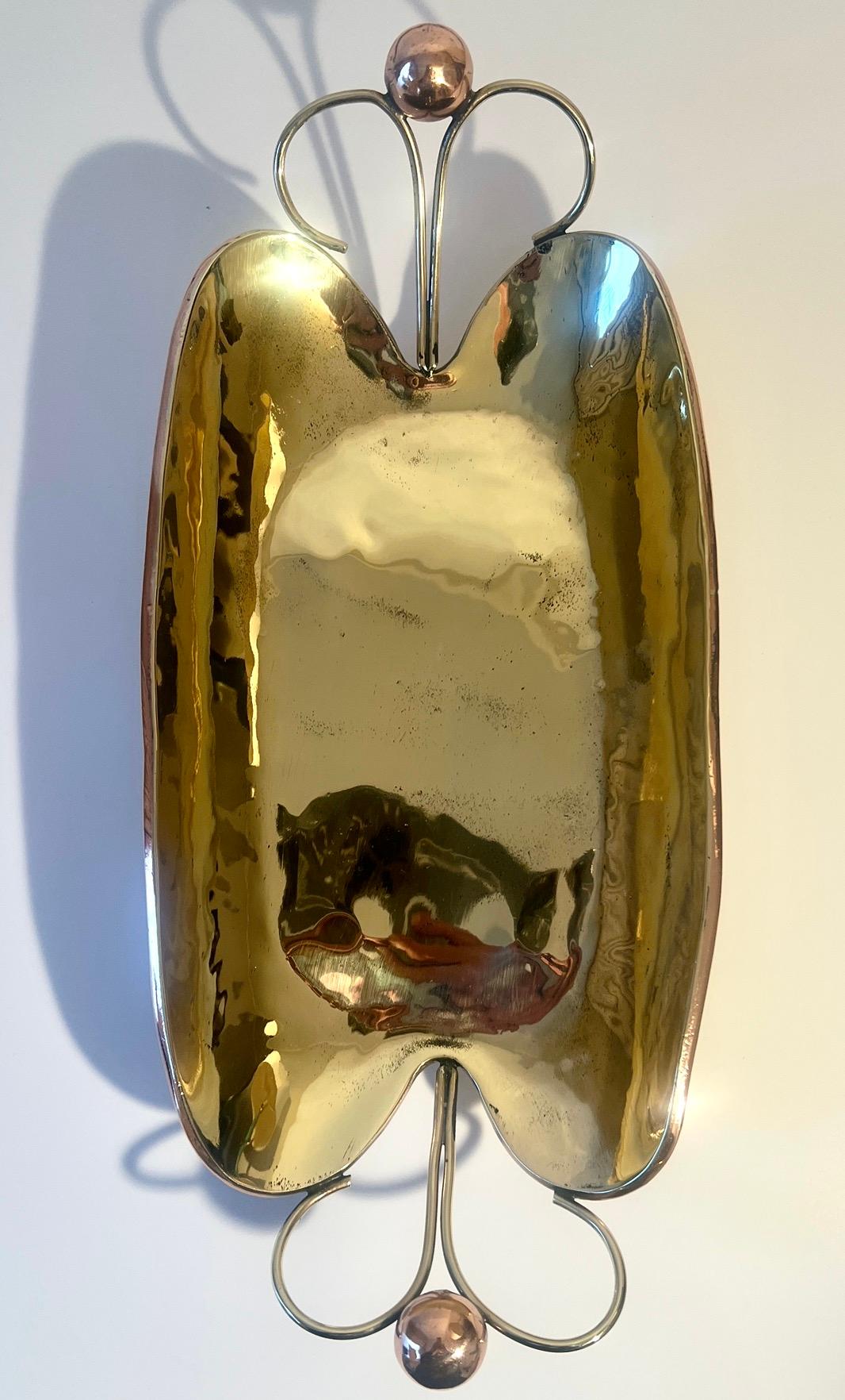 Cuenco Mexicano de Latón con Asas de Esfera de Cobre siglo XX en venta