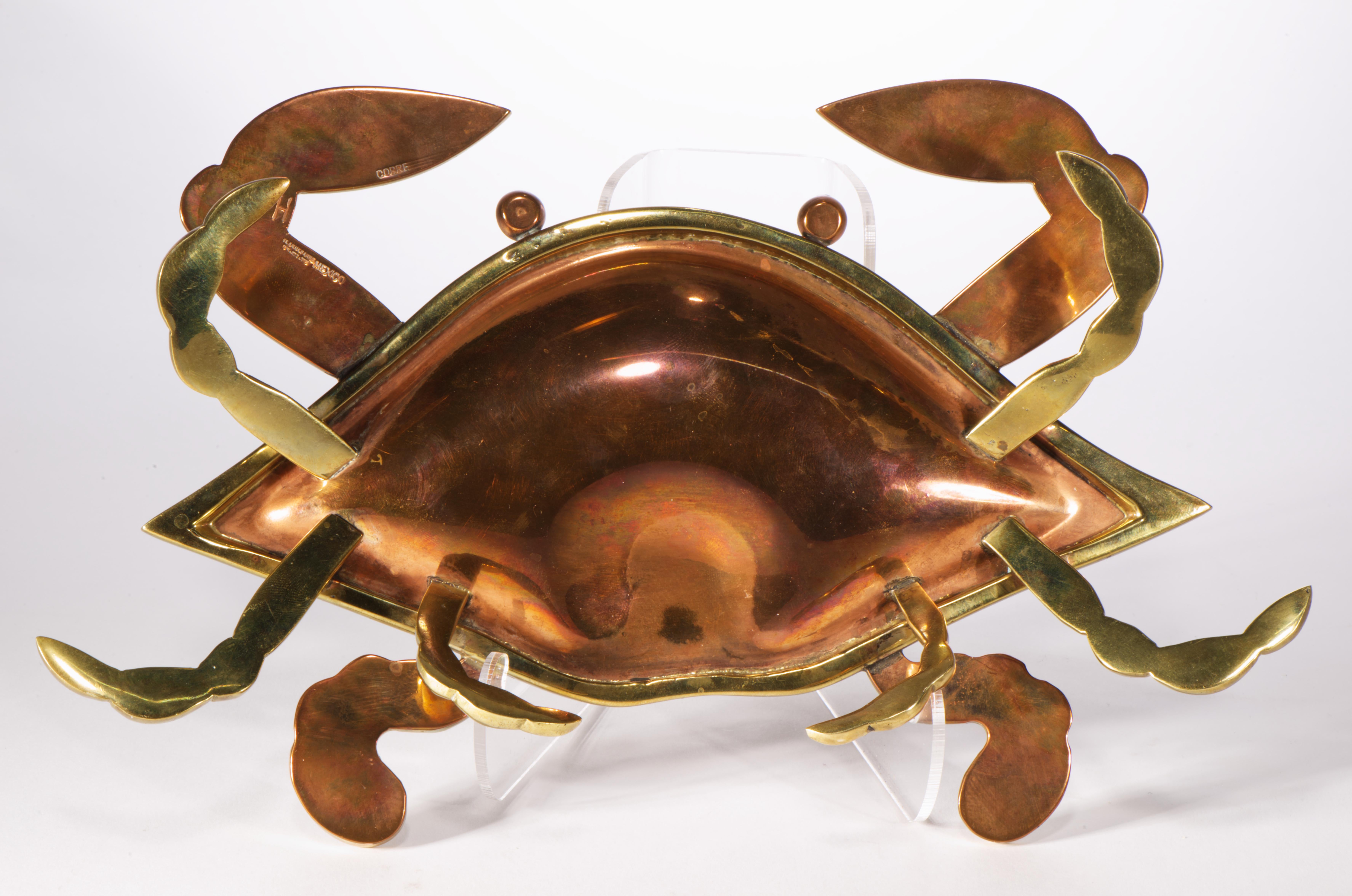 Mexikanische Messing Kupfer Abalone Shell Crab Sculpture Tablett servieren Gericht, signiert (20. Jahrhundert) im Angebot