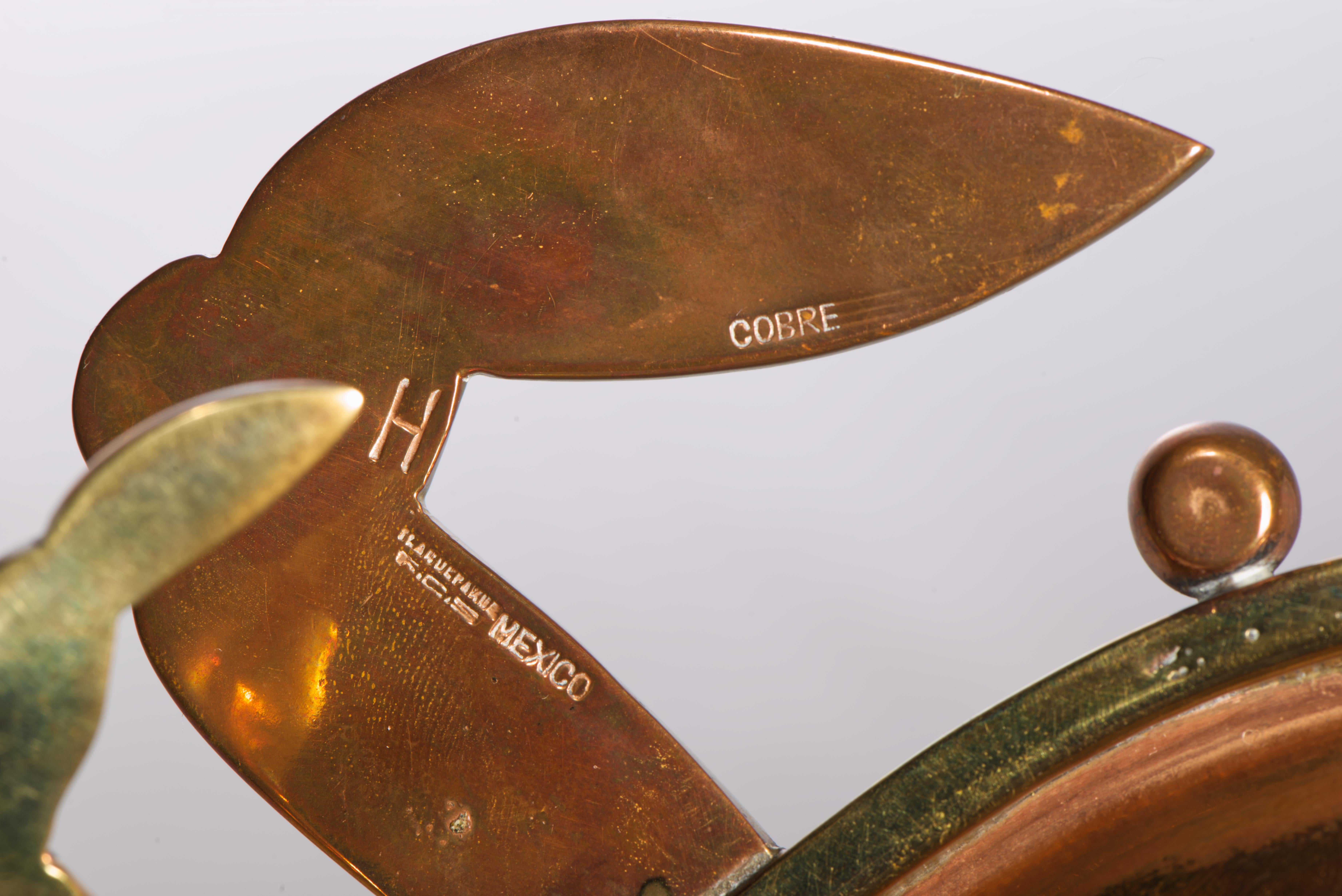 Mexikanische Messing Kupfer Abalone Shell Crab Sculpture Tablett servieren Gericht, signiert im Angebot 1