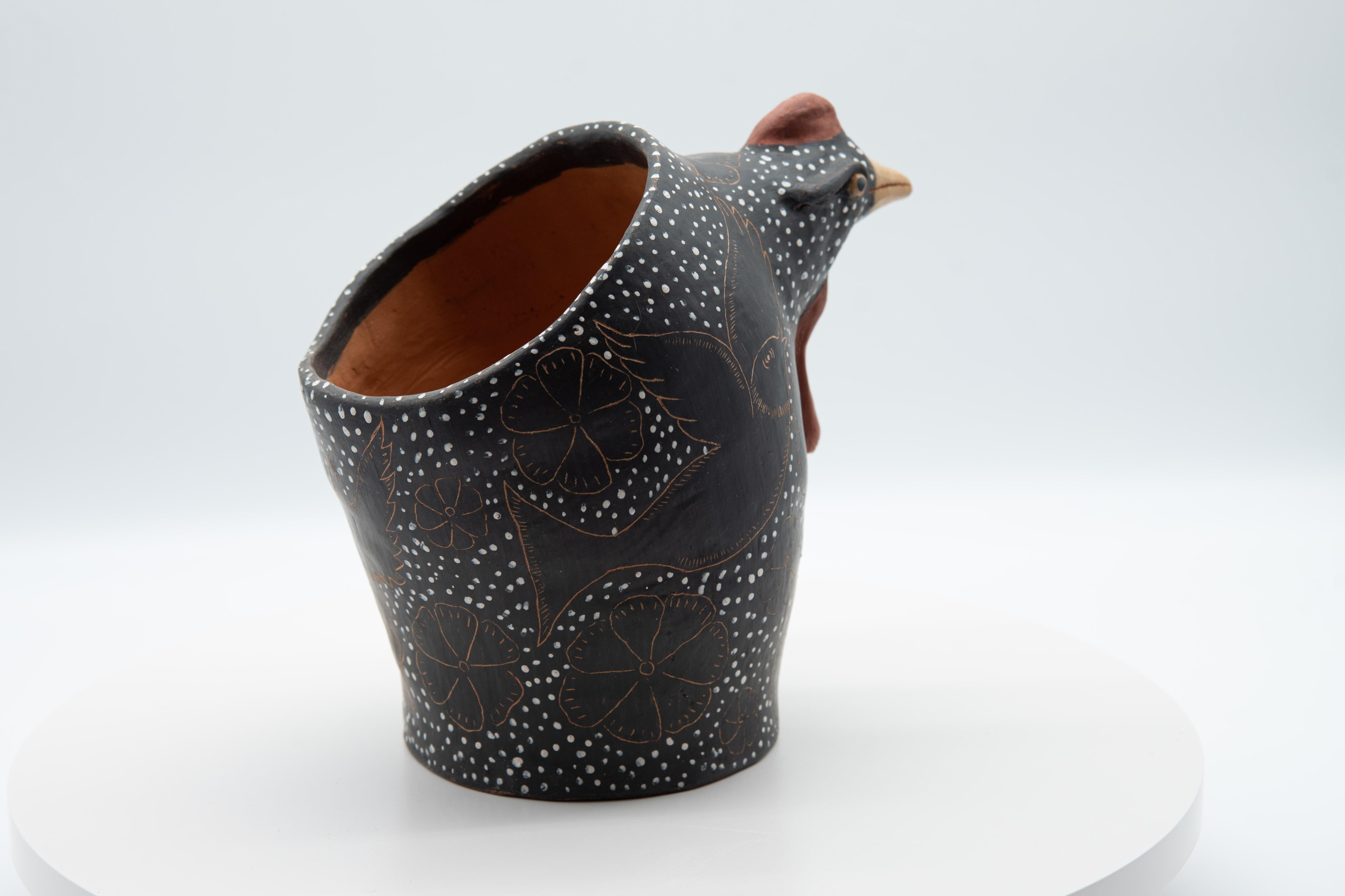 XXIe siècle et contemporain Panier à oeufs de poule de cuisine en argile brunie mexicaine Décoration de la poule noire en vente