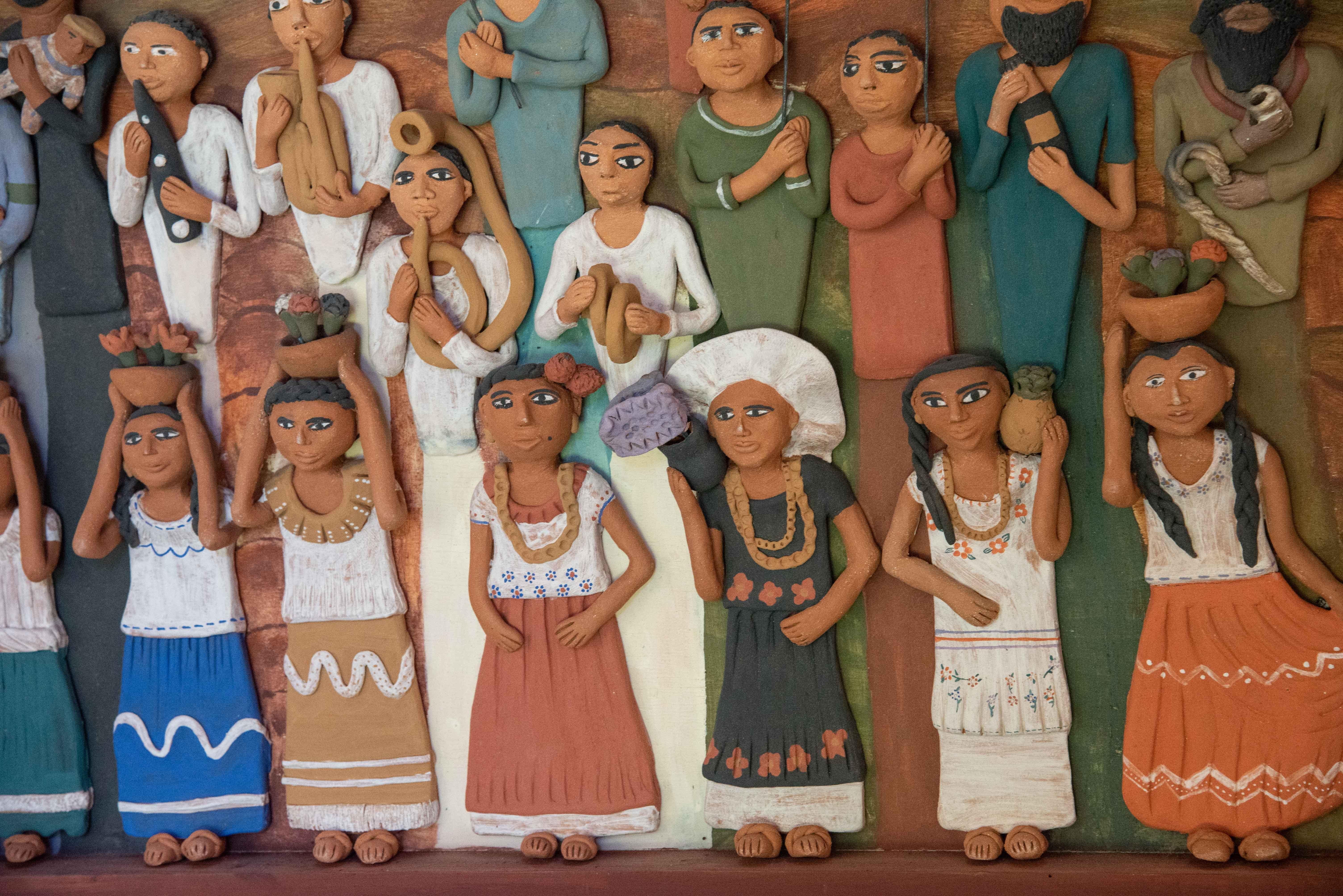 Mexikanische volkstümliche Wandfiguren aus brüniertem Ton mit Holzrahmen aus Oaxaca, Volkskunst im Zustand „Neu“ im Angebot in Queretaro, Queretaro