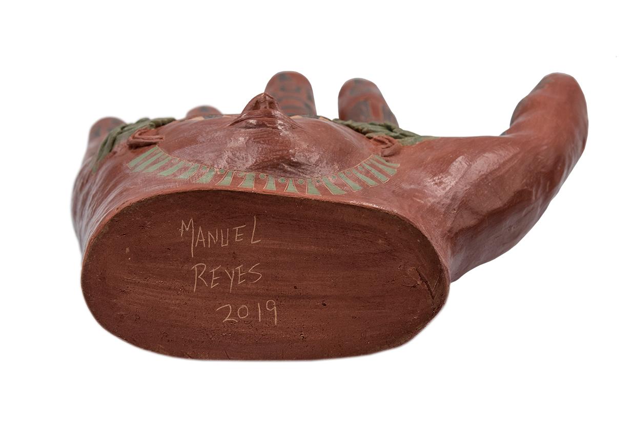 Mexikanische handgeformte Oaxaca-Skulptur aus brüniertem Ton, Mixtec-Keramik mit rotem Gesicht, handgeformt (Handgefertigt) im Angebot