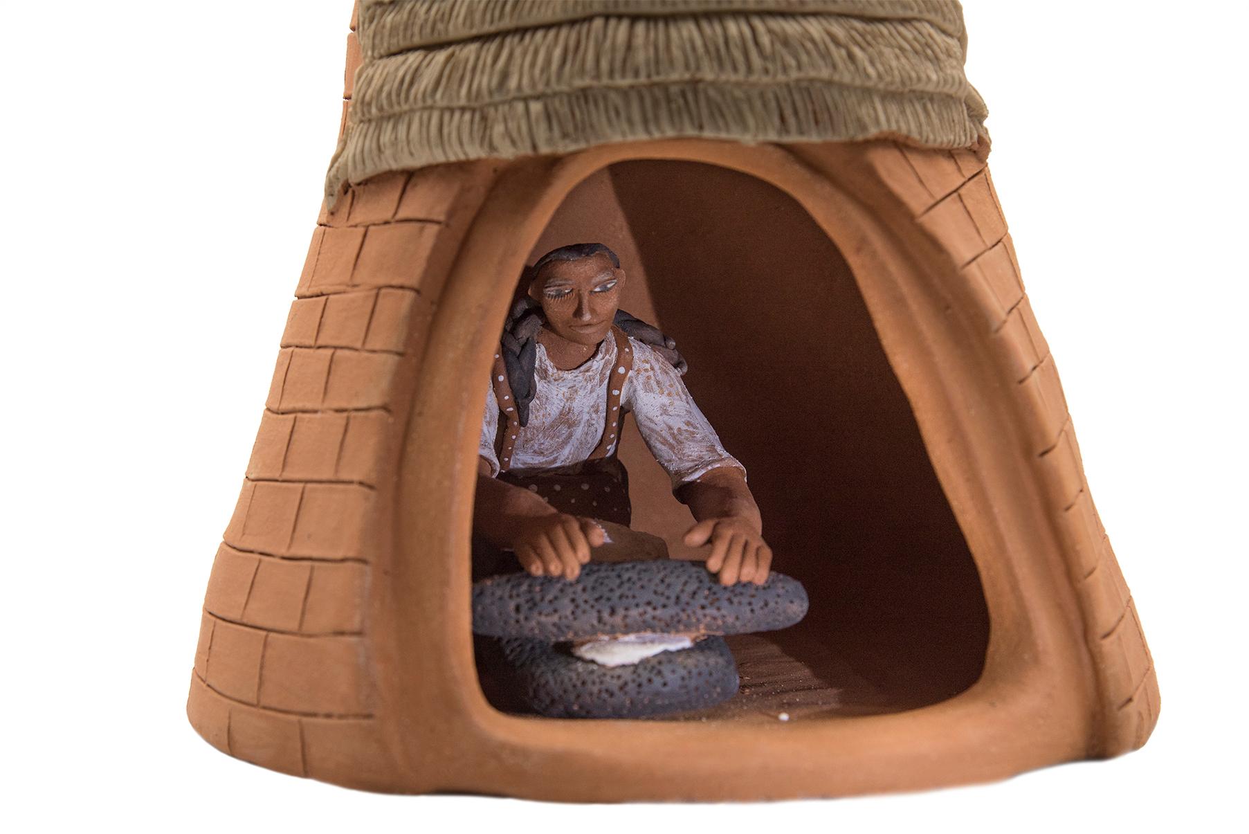 Esta escultura de mano de barro cerámico mexicano es una obra de la artista Maricela Gómez López. Hecho con barro de Oaxaca y Zacatecas, pintado con óxidos de la región. Hechas con la técnica del modelado a mano y cocinadas en horno de leña