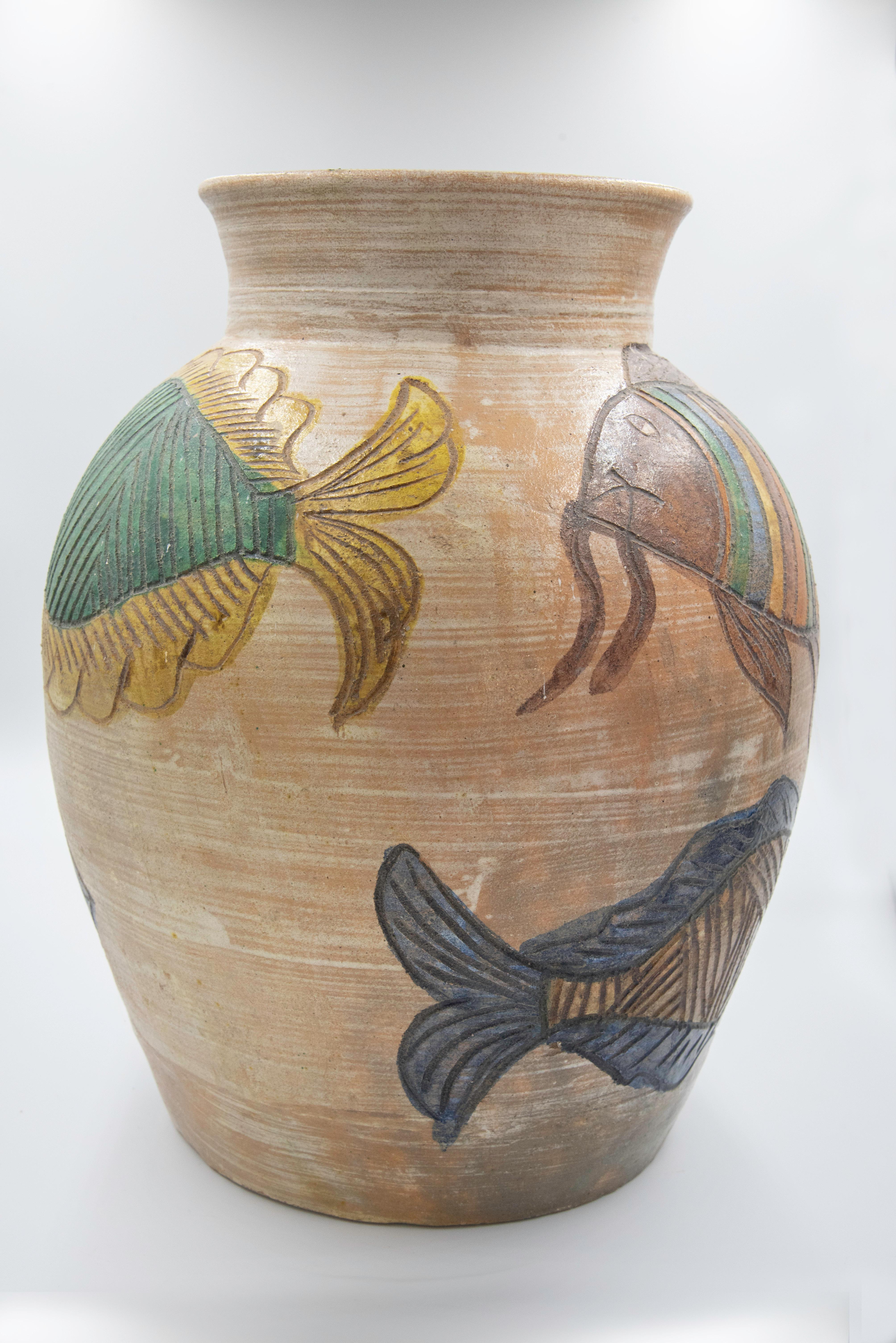 Dolores Porras Enríquez est connue dans tout le Mexique et dans le monde entier pour être la créatrice d'une technique enracinée dans la terre de Oaxaca : la poterie de couleur naturelle, émaillée et décorée de motifs floraux et d'animaux colorés