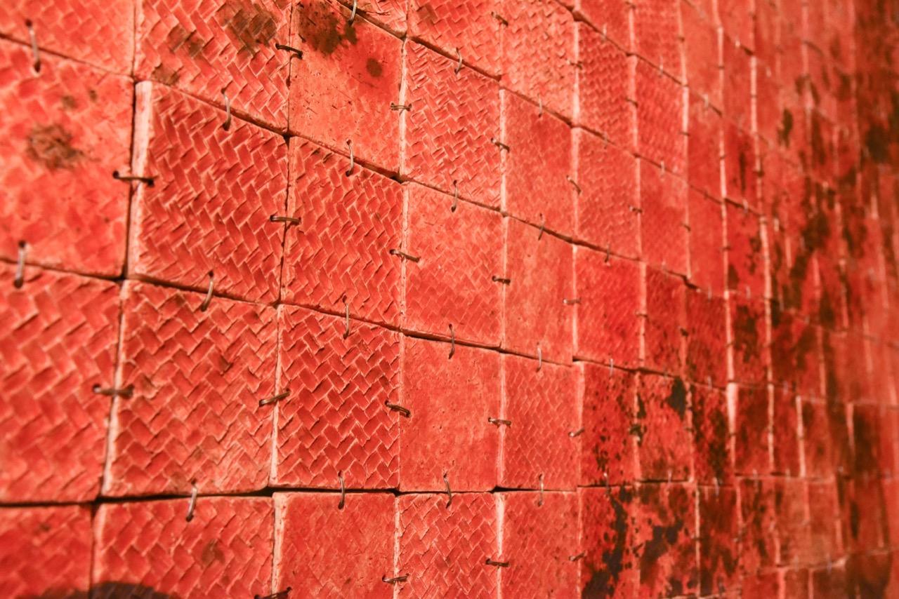 Mexikanische Keramik Rote Wand Hängeleuchte 2016 Ton Dekoration Puzzle Schädel Abstrakt (Organische Moderne) im Angebot