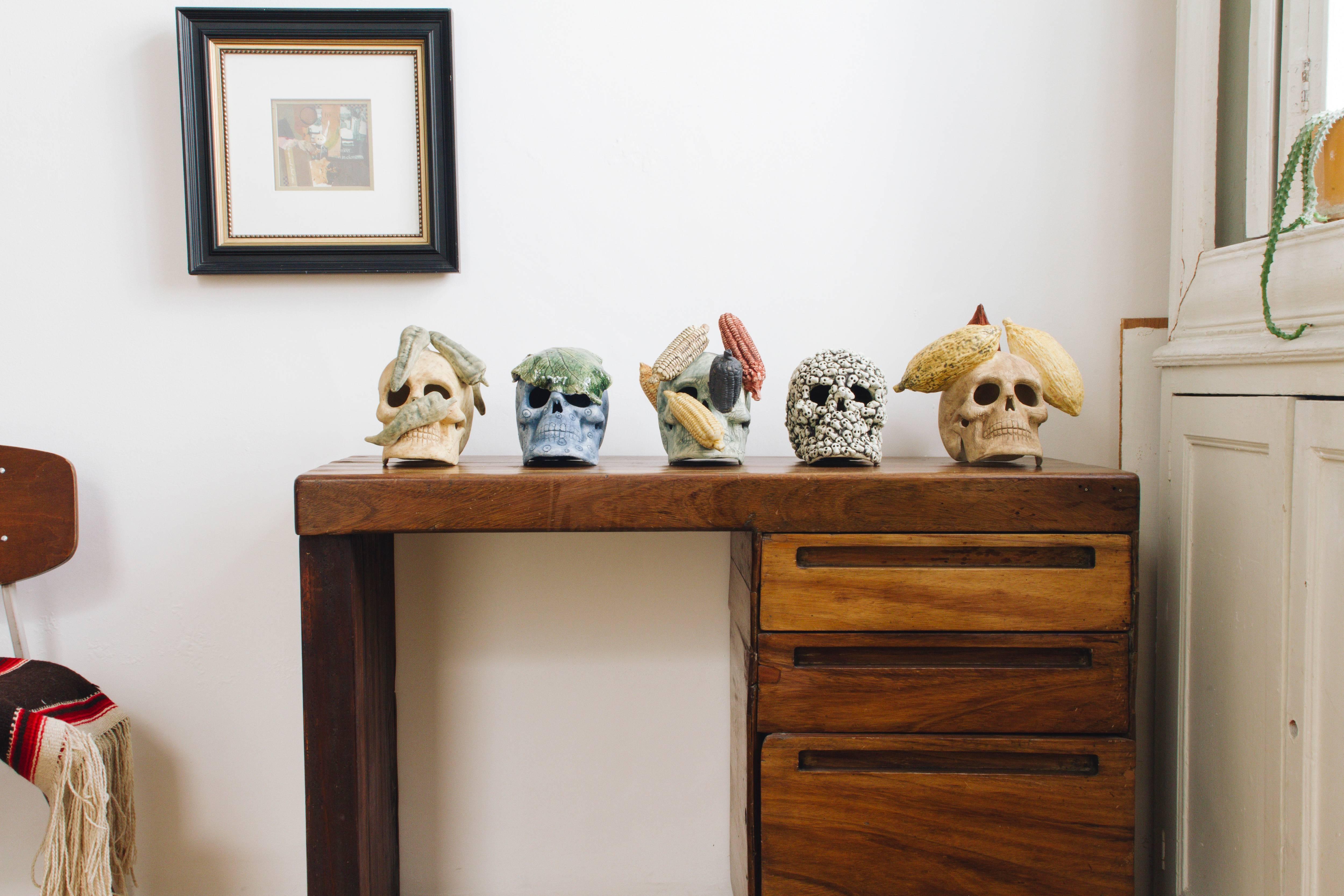 Céramique Sculpture de crâne mexicaine artisanale du jour du mort en vente