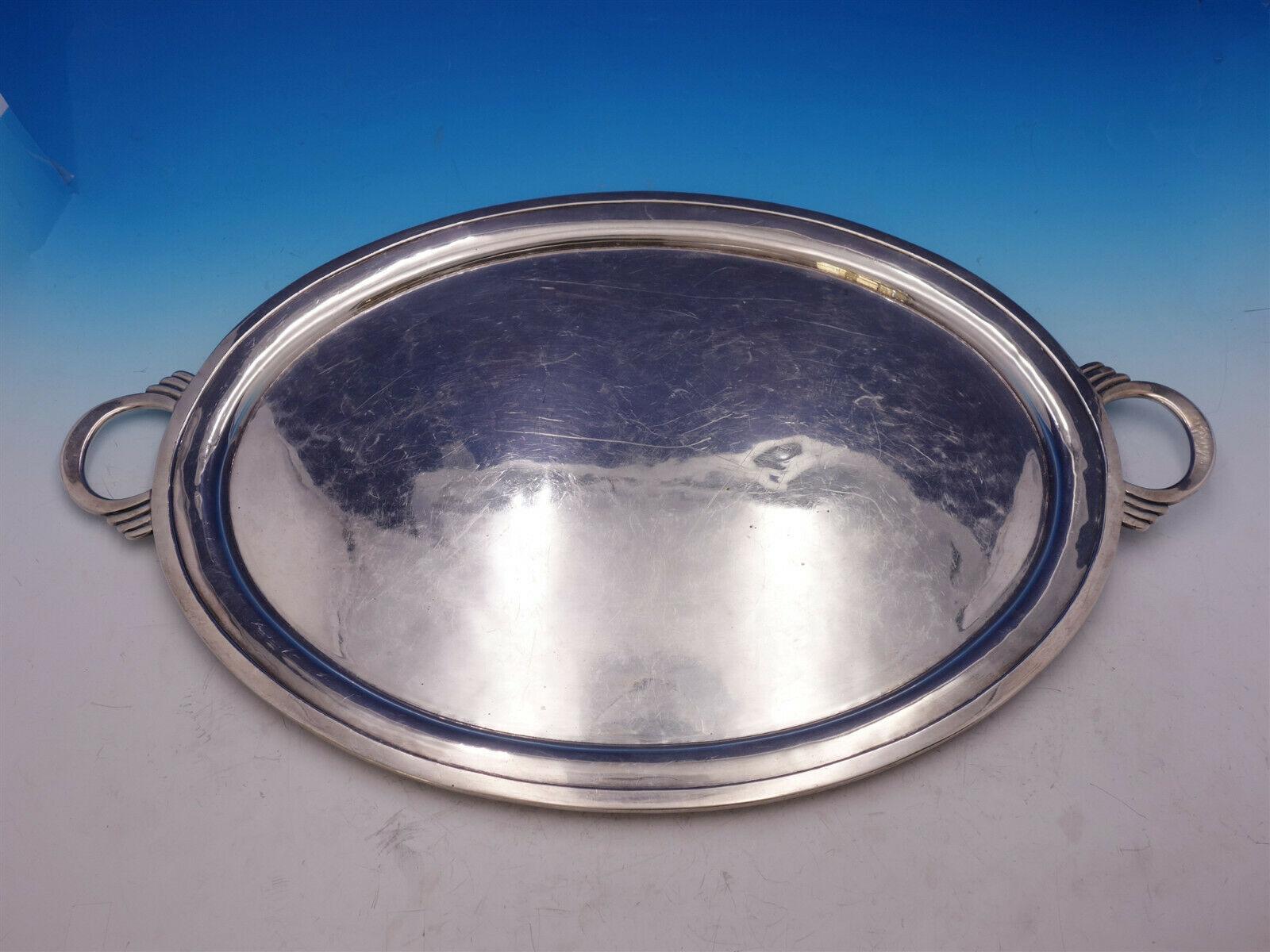 Conquistador messicano per il servizio da tè Spratling

Splendido servizio da tè messicano in argento sterling da 6 pezzi più vassoio in silverplate di Conquistador per William Spratling, marchio Eagle #13. Negli anni '40 Conquistador produsse su