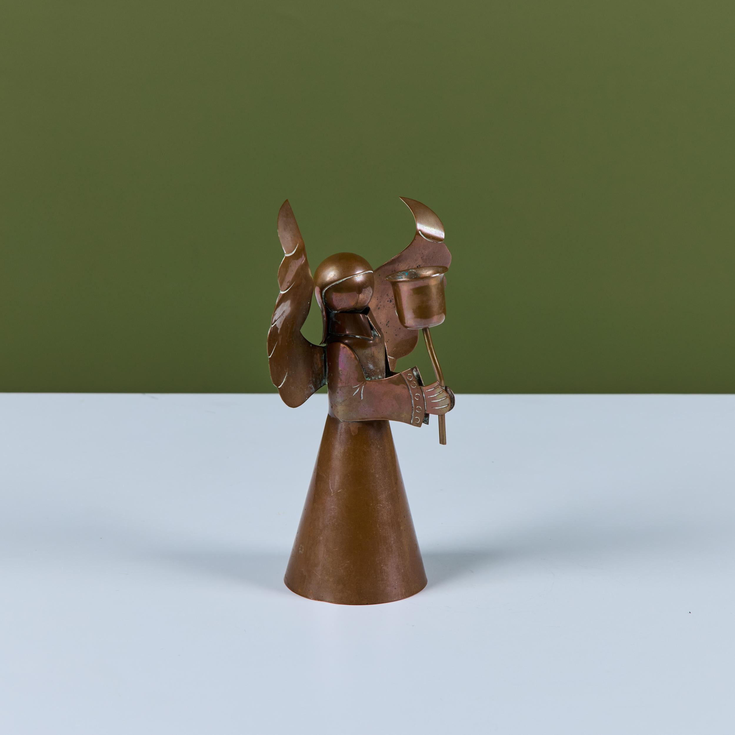 Metà XX secolo Portacandele angelo messicano in rame in vendita