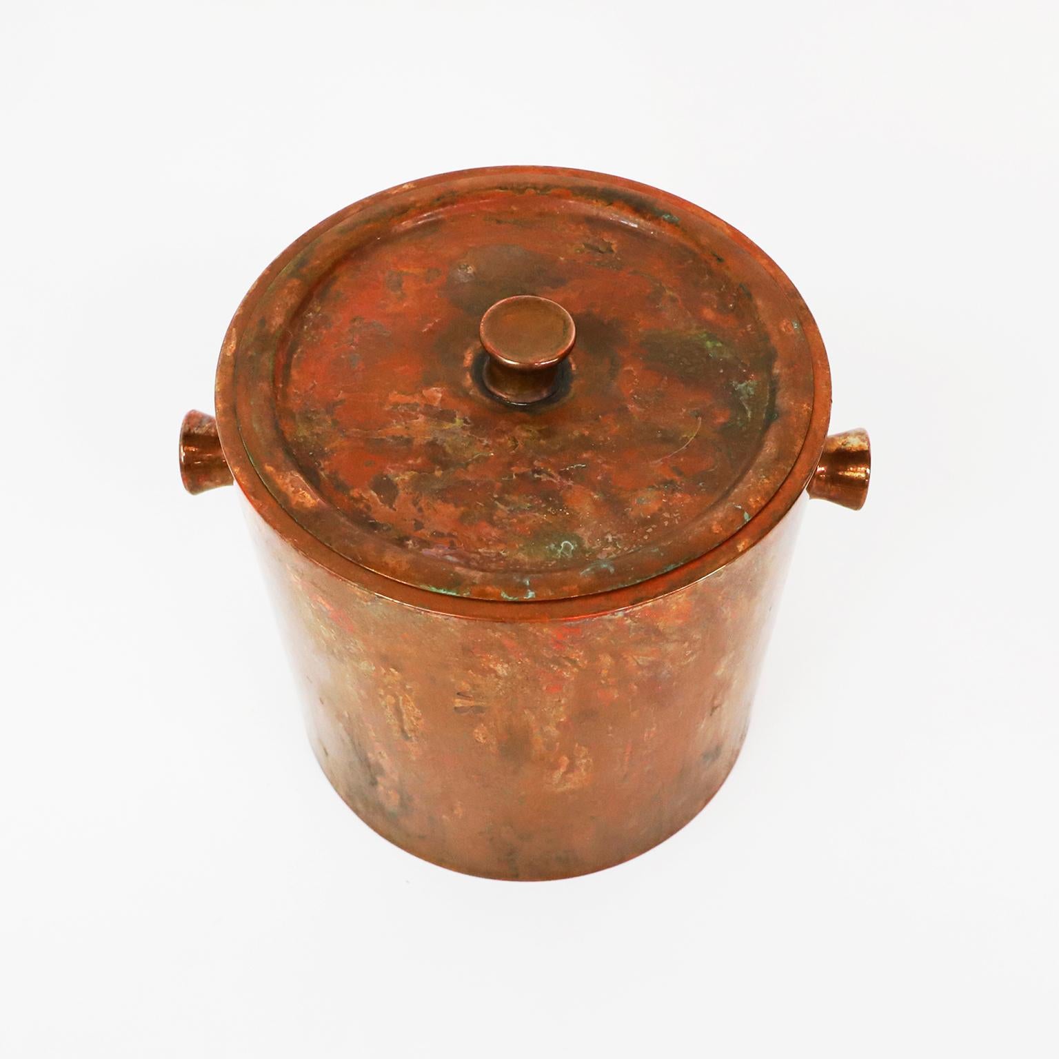 Circa 1960, We offer this Mexican copper wine cooler/ice bucket, fantastic patina and very heavy and strong piece.