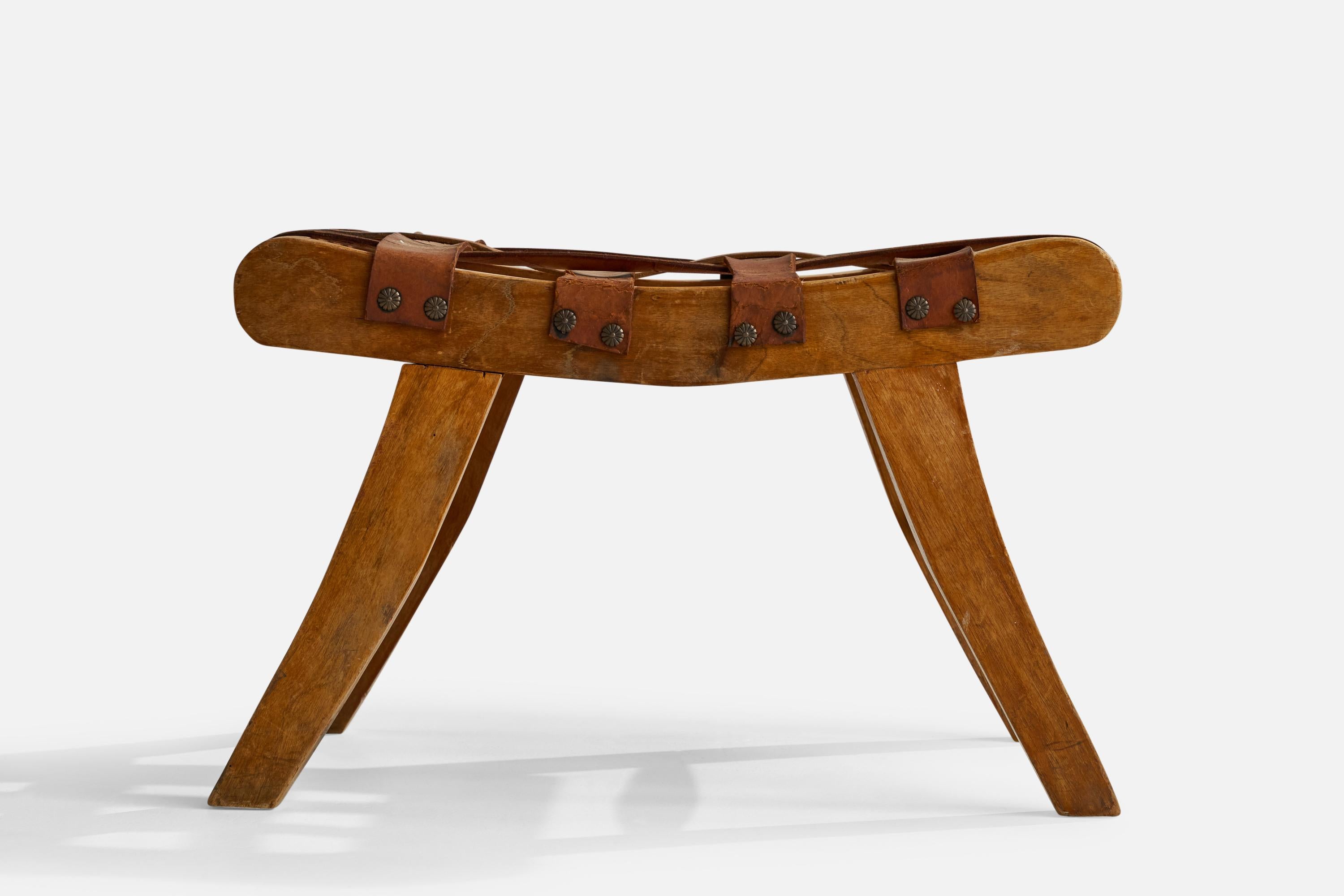 Mid-20th Century Mexican Designer, Stool, Oak, Leather, Brass, Mexico, 1950s For Sale