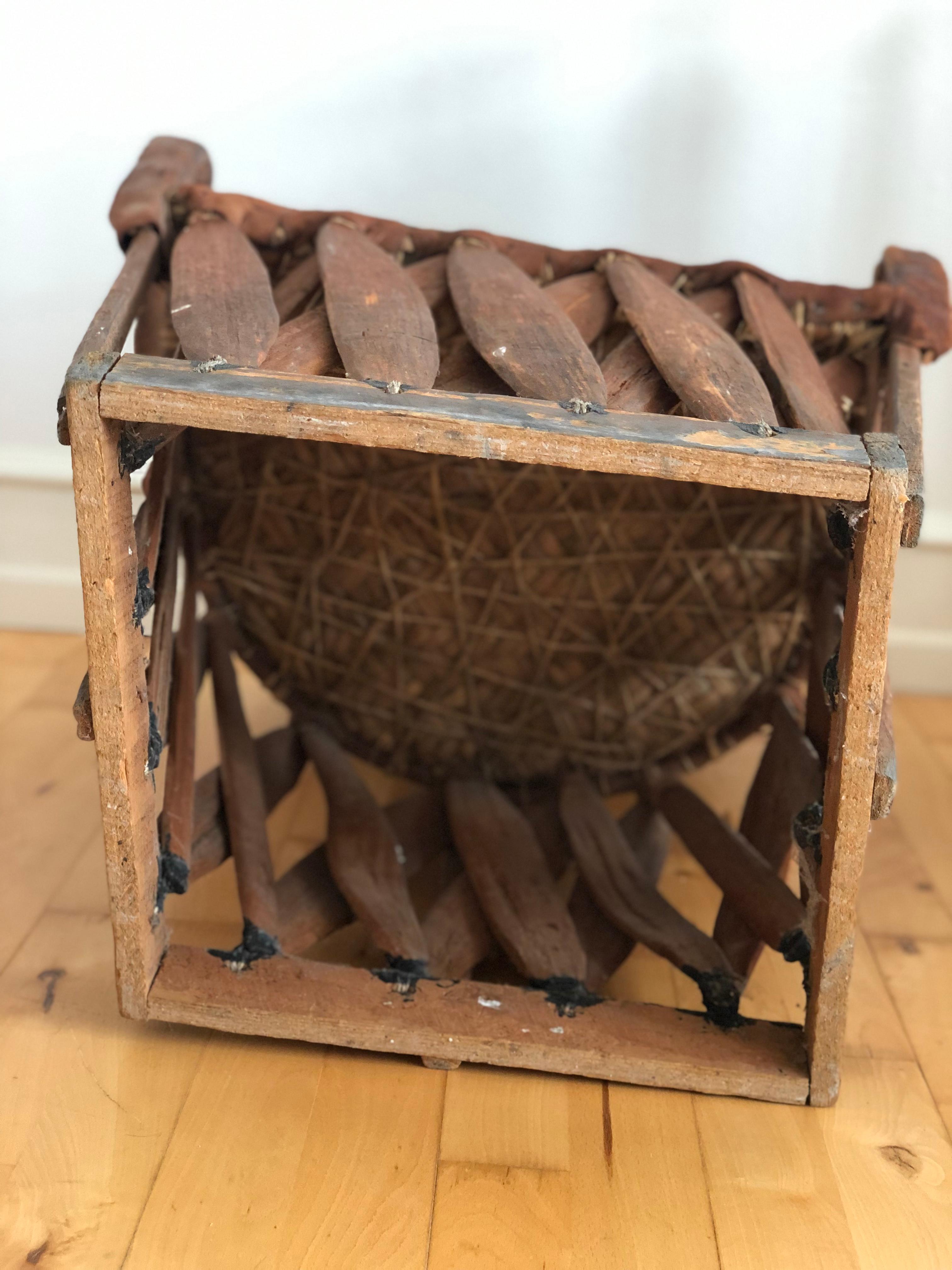 Chaise mexicaine Equipale Folk Art avec scène peinte à la main 1930s en vente 3