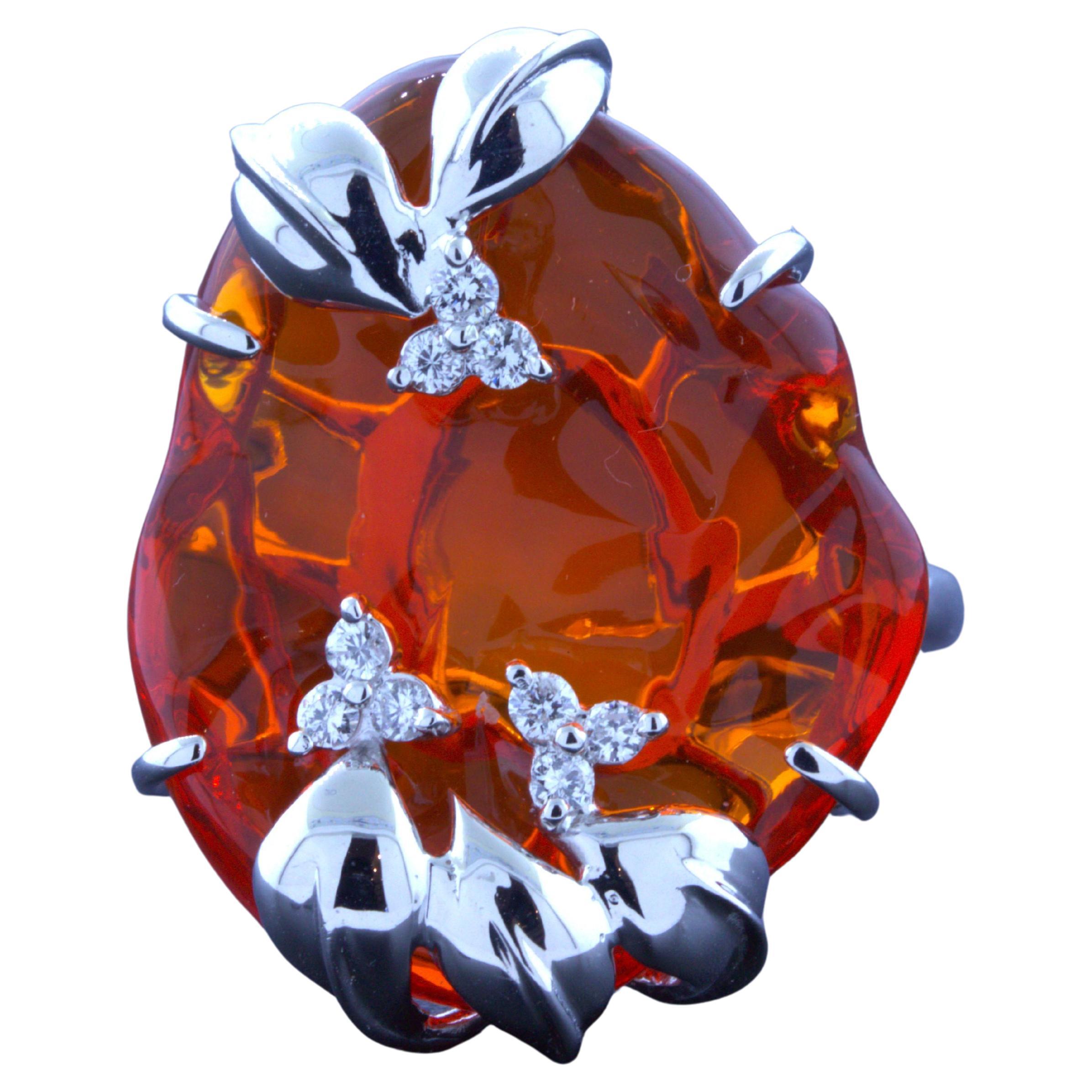 Bague en or blanc 18 carats avec opale de feu du Mexique et diamant de forme libre