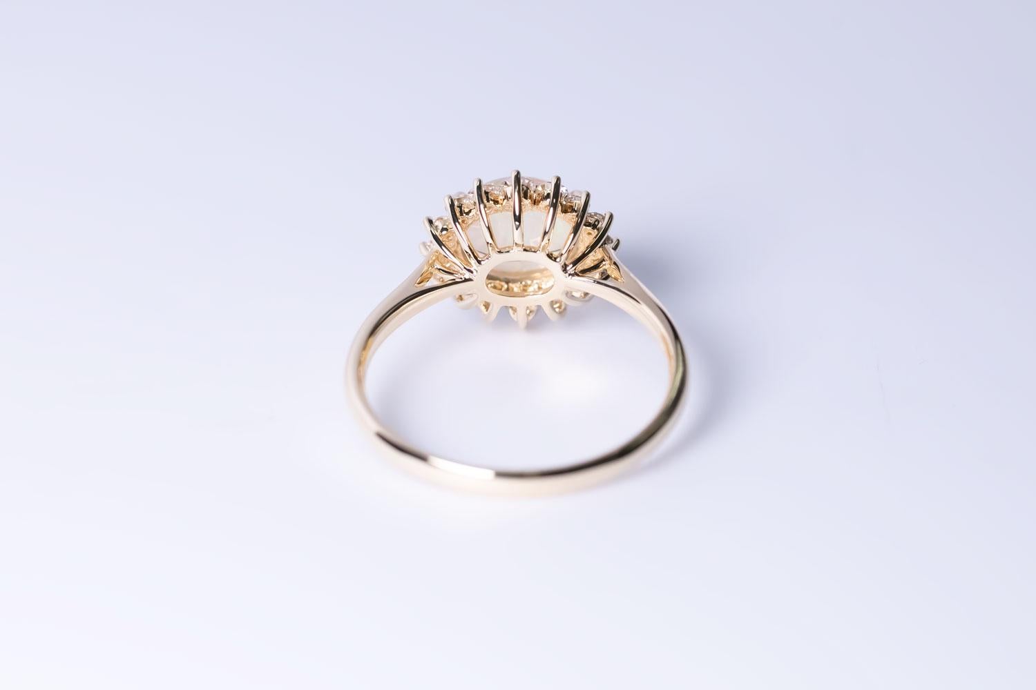 Anello di fidanzamento messicano con opale di fuoco e diamanti a raggiera in oro giallo 18 carati in vendita 5