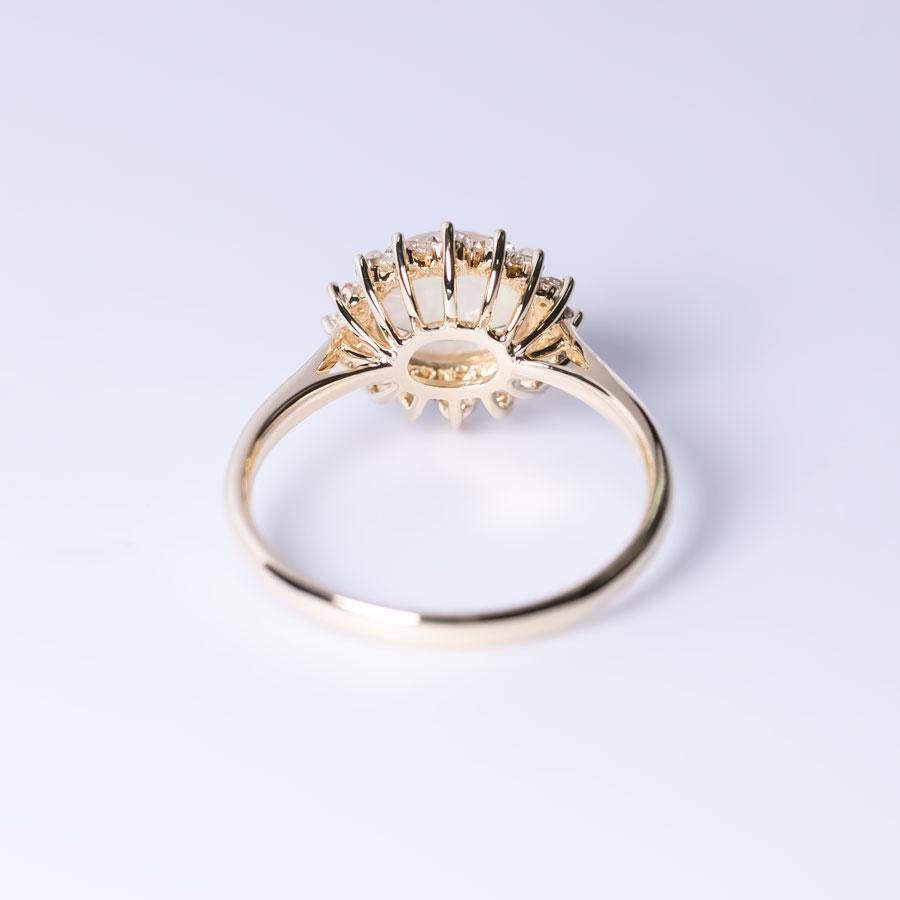 Donna Anello di fidanzamento messicano con opale di fuoco e diamanti a raggiera in oro giallo 18 carati in vendita