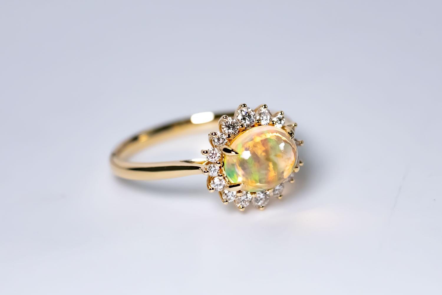 Anello di fidanzamento messicano con opale di fuoco e diamanti a raggiera in oro giallo 18 carati in vendita 3