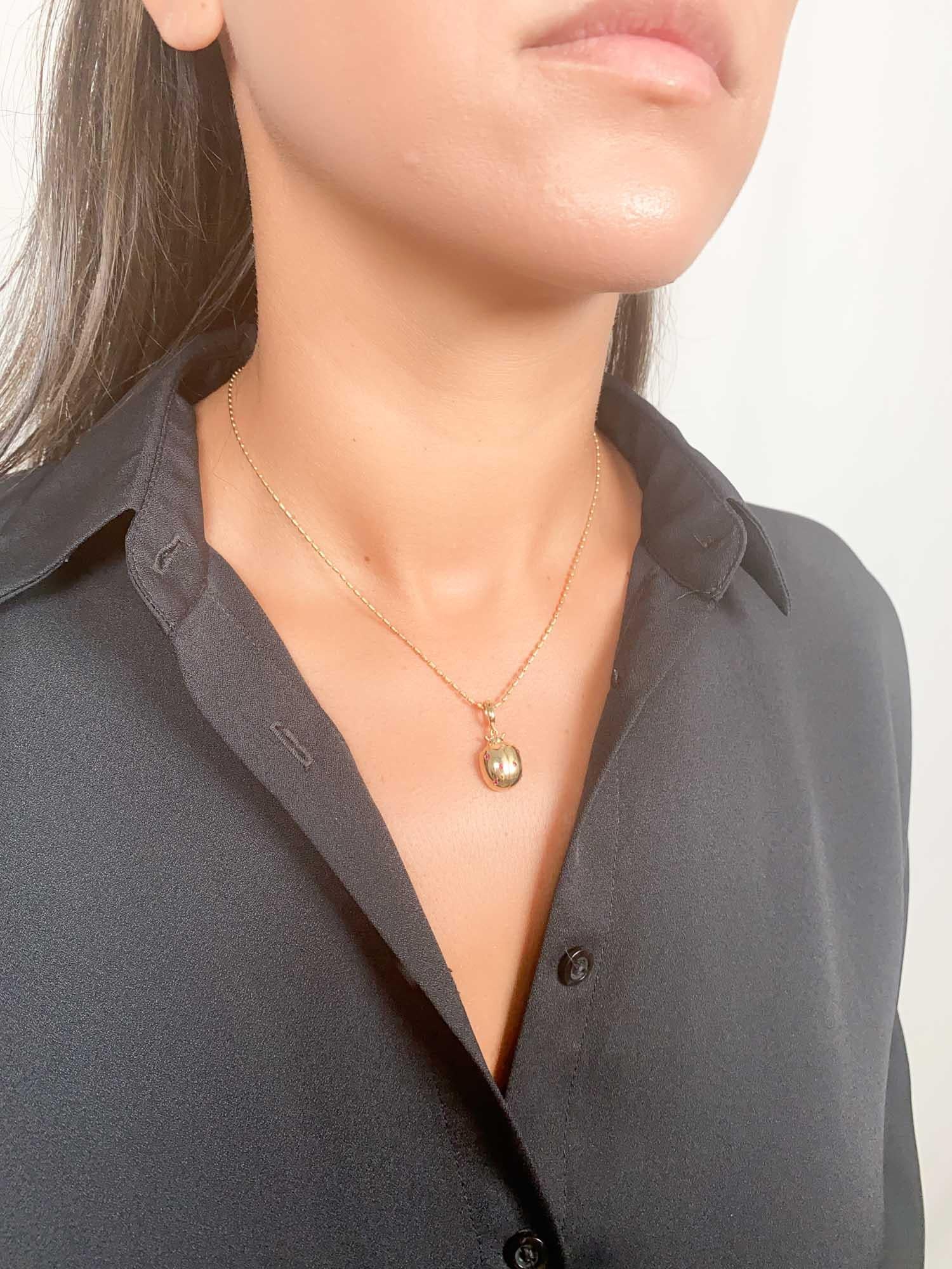 Mexikanischer Feueropal Ladybug-Anhänger, Moving Wings, 14K Gold, Rubin, Diamantflecken 3