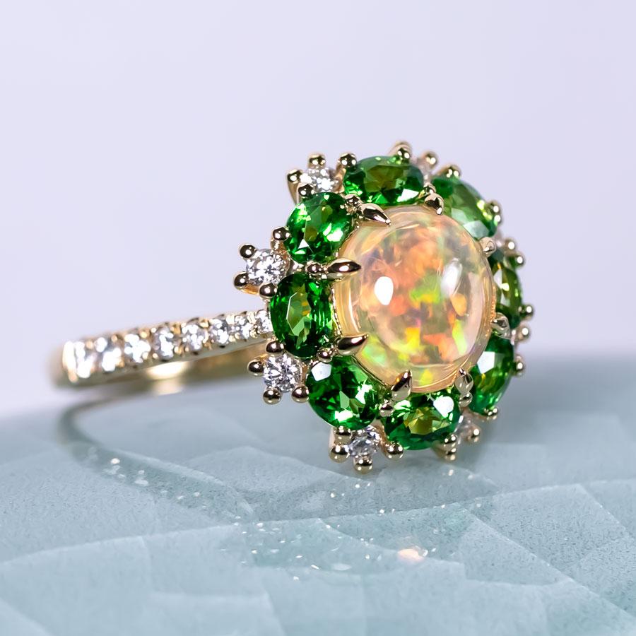 Anello di fidanzamento messicano con diamante e opale di fuoco in oro giallo 18 carati In condizioni Nuovo in vendita a Suwanee, GA