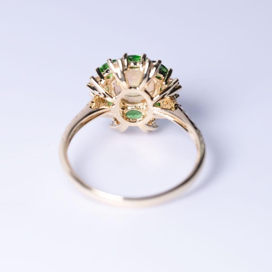 Donna Anello di fidanzamento messicano con diamante e opale di fuoco in oro giallo 18 carati in vendita