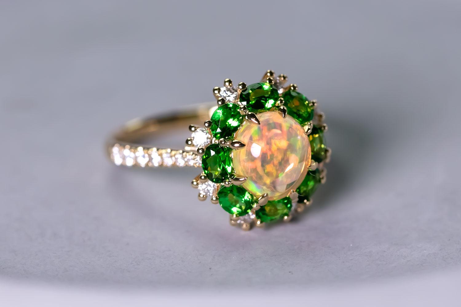 Anello di fidanzamento messicano con diamante e opale di fuoco in oro giallo 18 carati in vendita 1