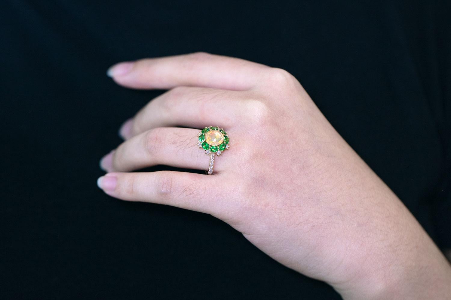 Anello di fidanzamento messicano con diamante e opale di fuoco in oro giallo 18 carati in vendita 2