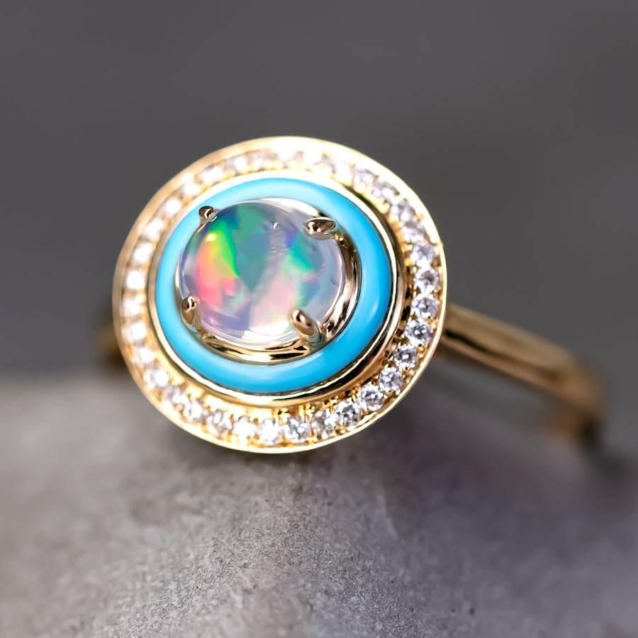 Anillo de compromiso de ópalo de fuego mexicano, turquesa y halo de diamantes en oro amarillo de 18 quilates.


Envío nacional gratuito USPS First Class ¡Bolsa o caja de regalo gratis con cada pedido!

El ópalo, la reina de las piedras preciosas, es