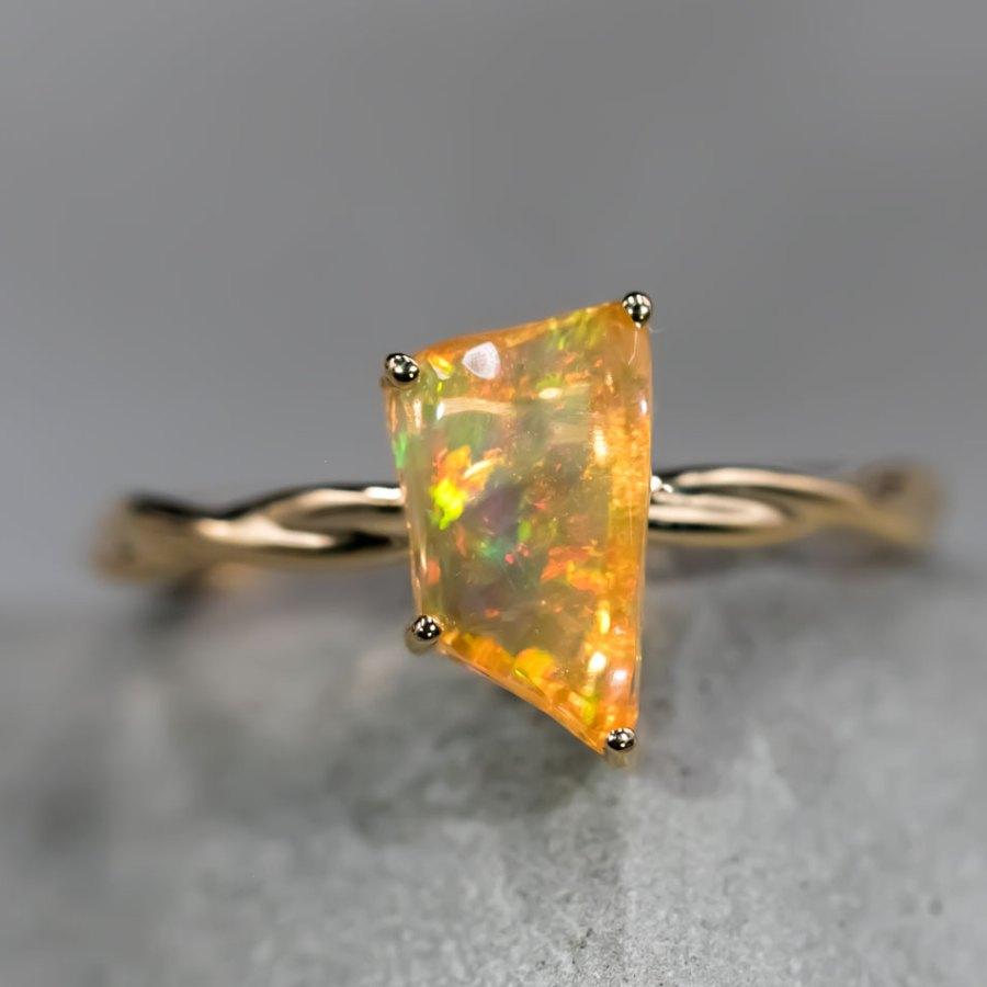 Brilliant Cut Mexican Fire Opal Twist Band Engagement Ring 18K Yellow Gold