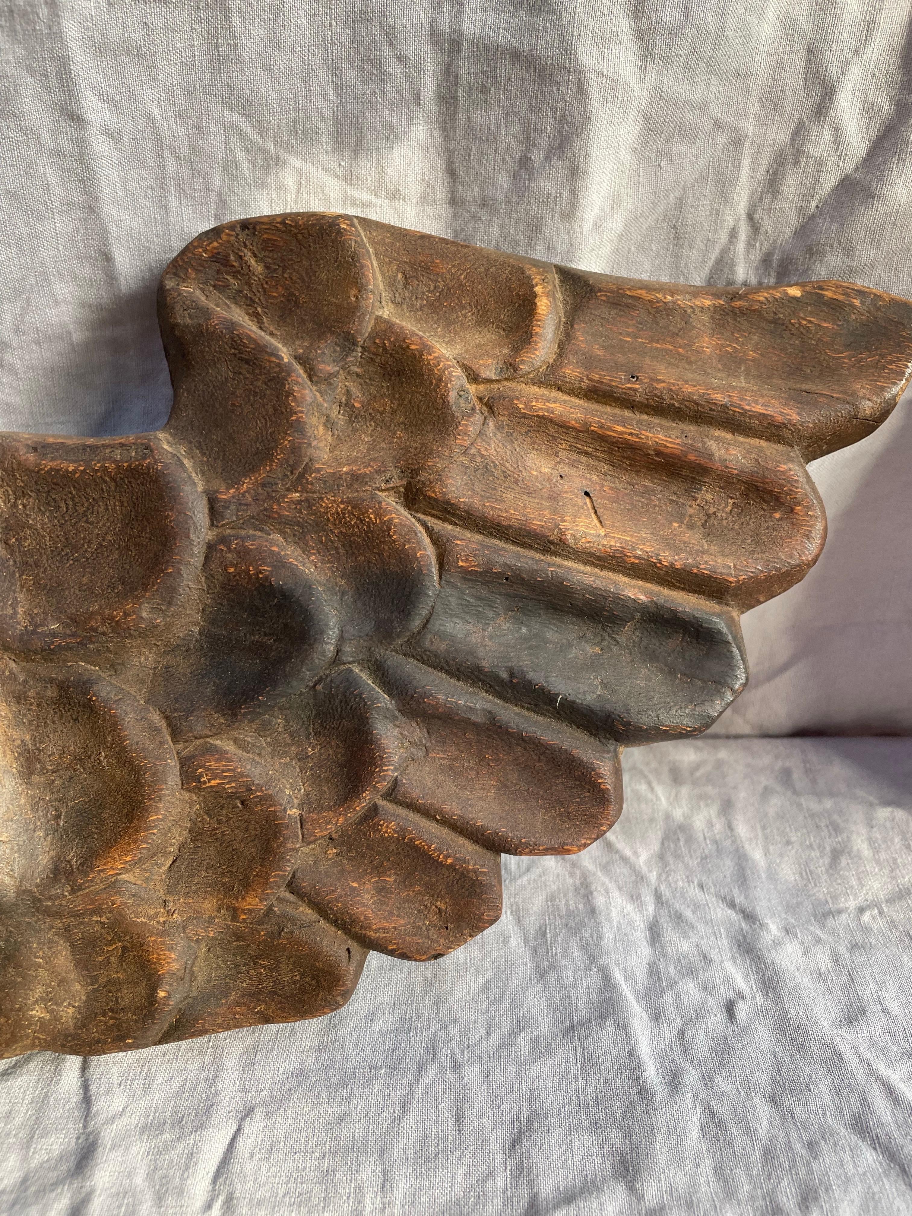 Bois Art populaire mexicain Double chérubin sculpté en bois polychrome en vente