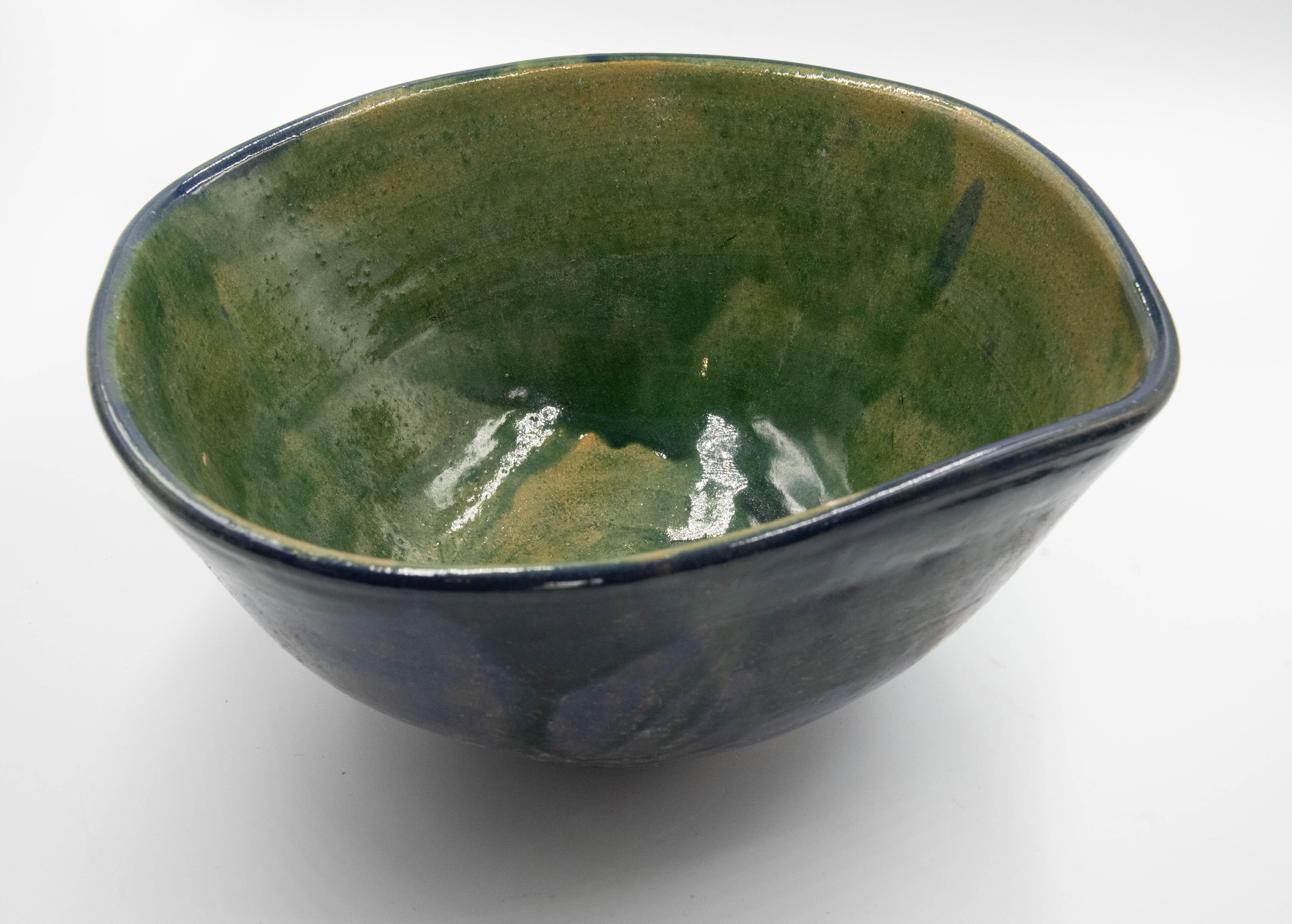 Organique Bol à fruits mexicain en céramique incrustée au plomb, bleu et vert, poterie rustique contemporaine en vente