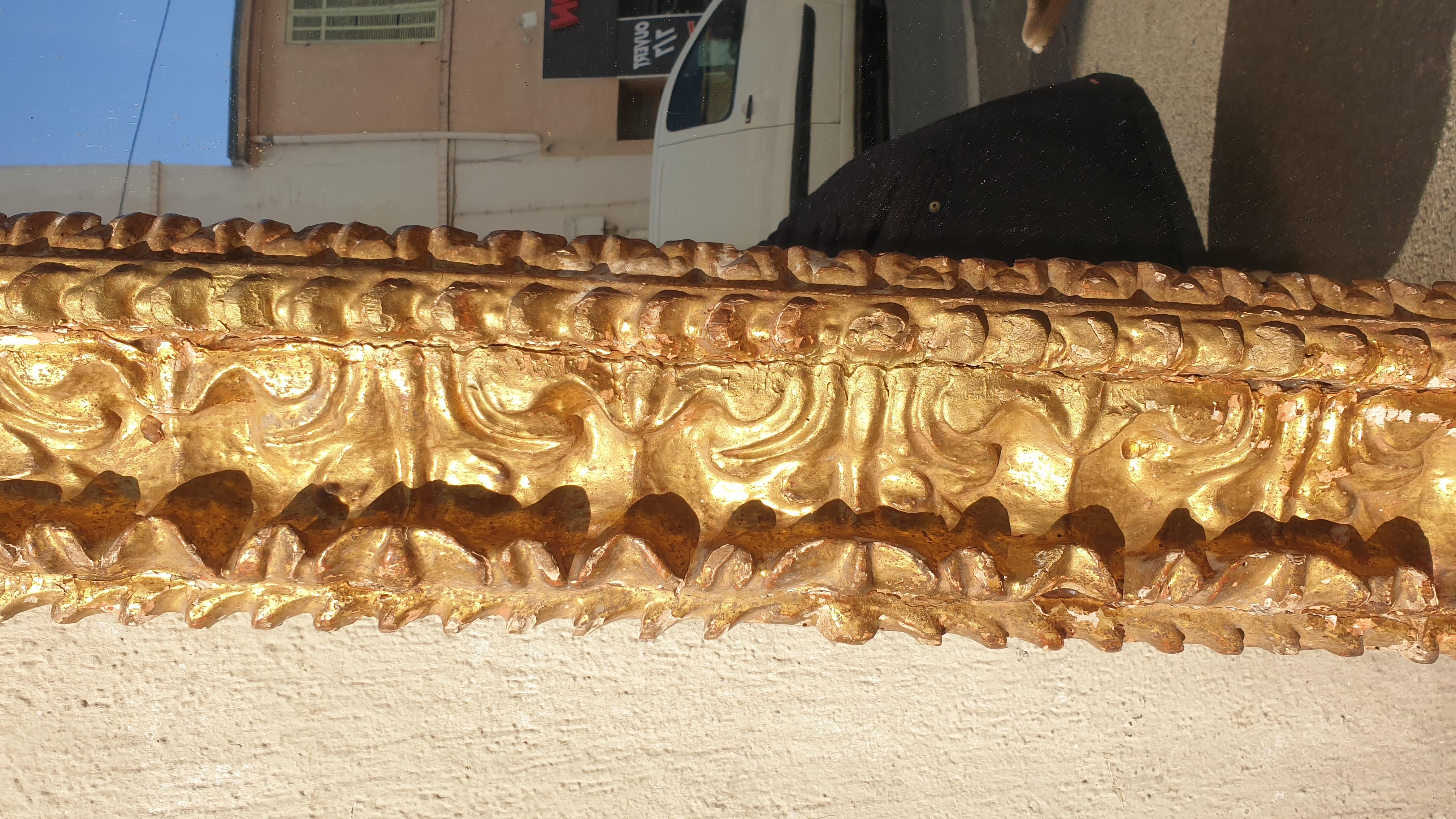 Fino al XVIII secolo Specchio messicano in legno intagliato e dorato, XVII-XVIII secolo in vendita