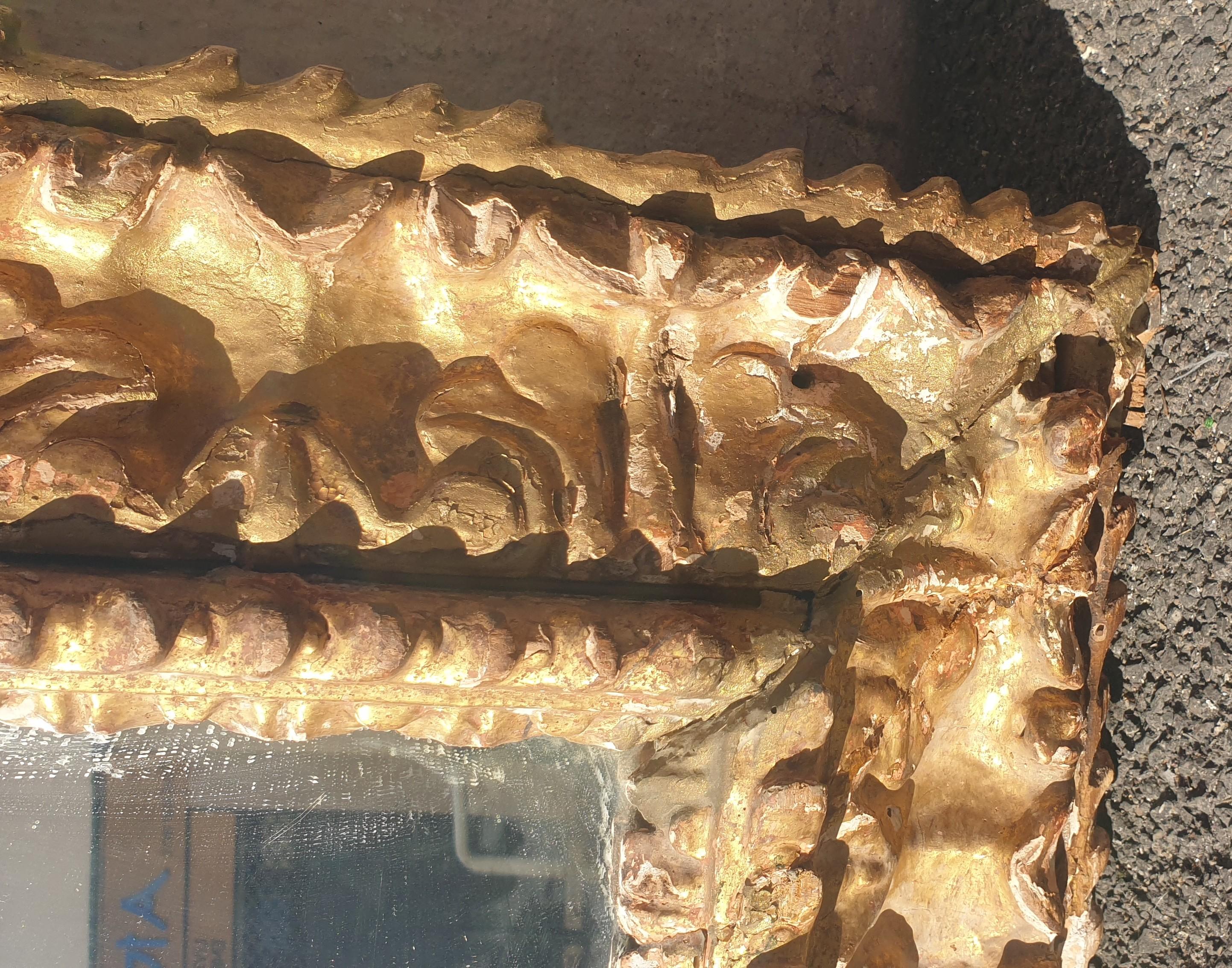 Specchio messicano in legno intagliato e dorato, XVII-XVIII secolo in vendita 1