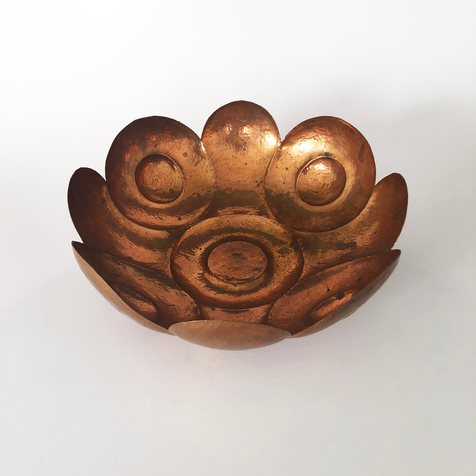 We offer this beautiful Mexican hand-hammered copper bowl with wonderful patina, circa 1960.