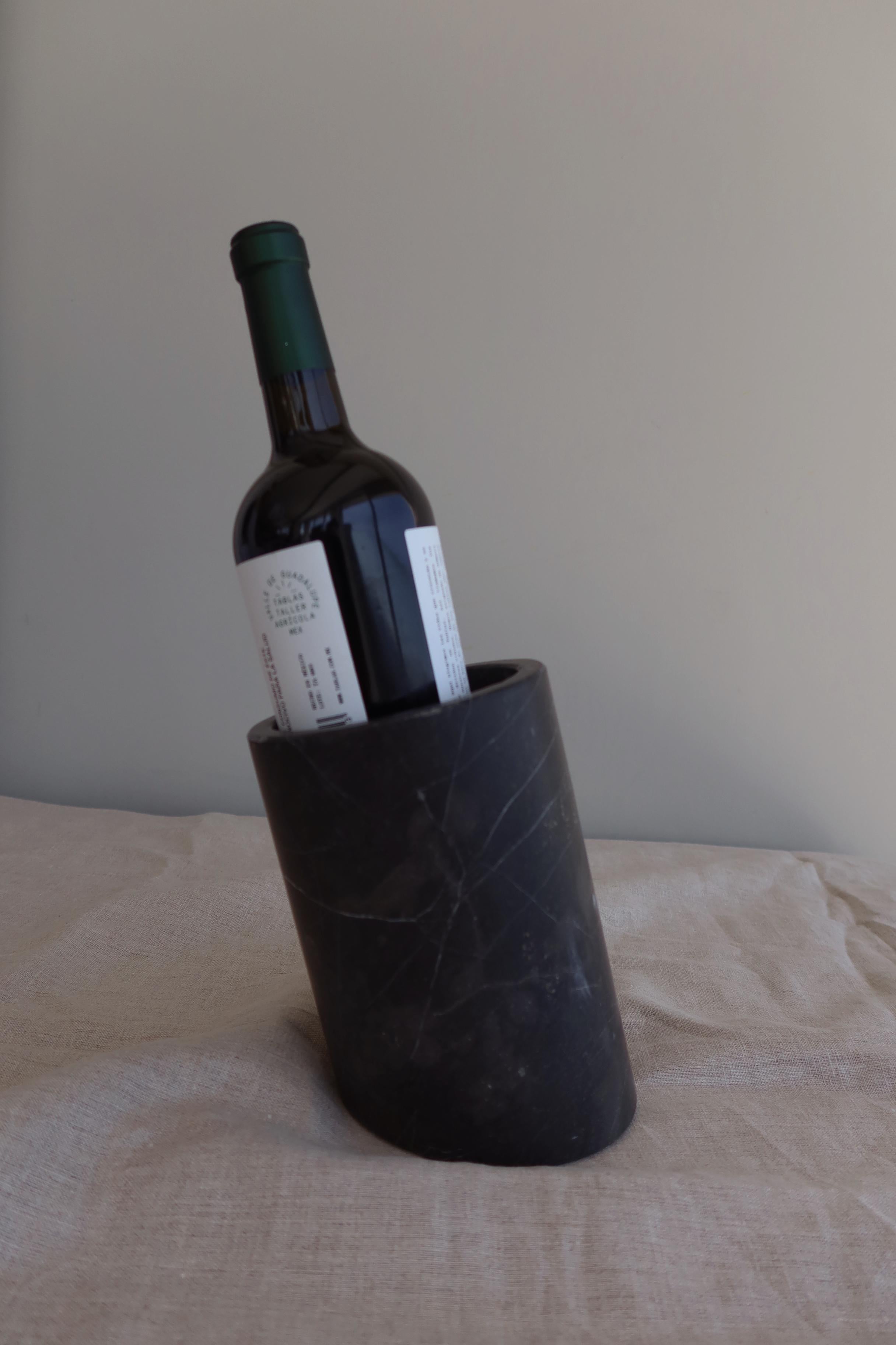 Mexican hand made marble Bottle holder In New Condition For Sale In Ciudad De México, MX