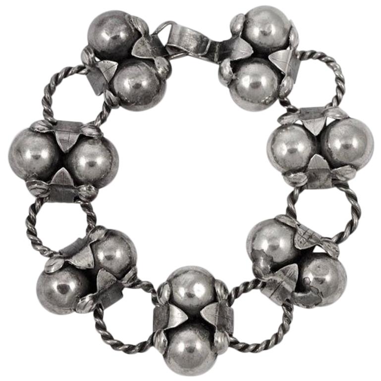 Mexican Hand Made Silver Double Ball Los Cocos Design Link Bracelet, circa 1940s