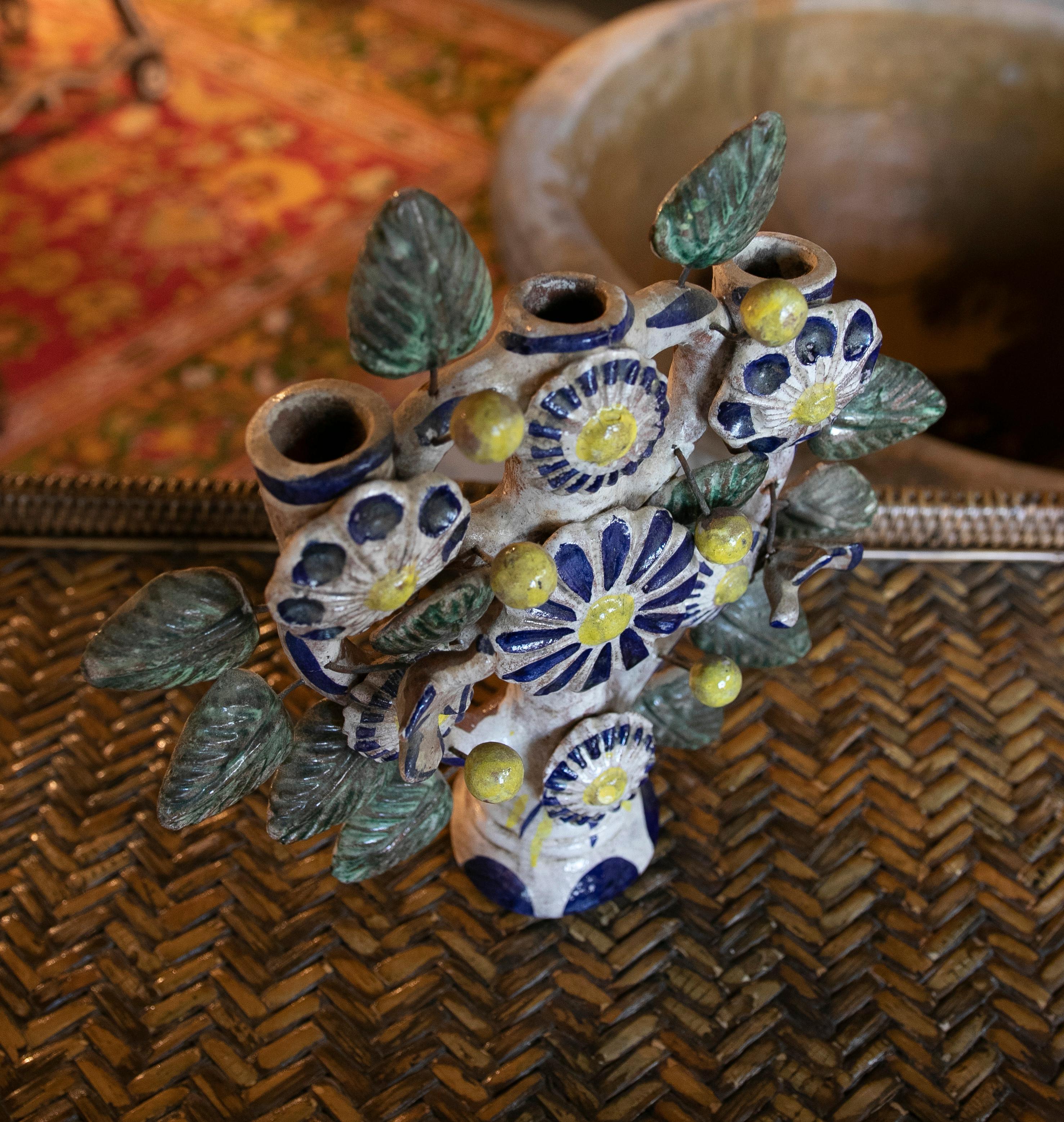 Mexikanisch Handbemalt  Glasierter Kerzenständer aus Keramik mit Blumendekoration  im Zustand „Gut“ im Angebot in Marbella, ES
