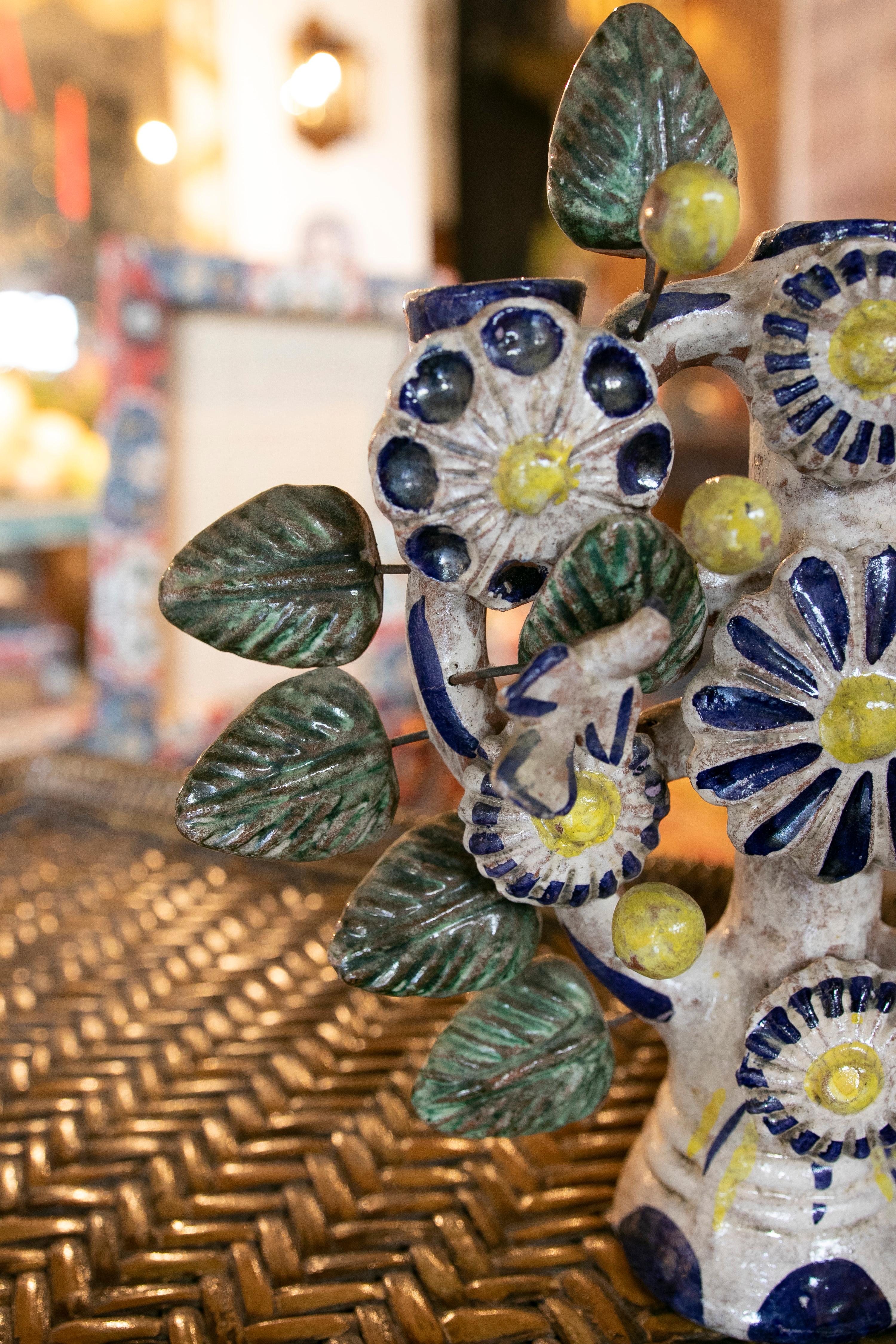 Mexikanisch Handbemalt  Glasierter Kerzenständer aus Keramik mit Blumendekoration  im Angebot 1