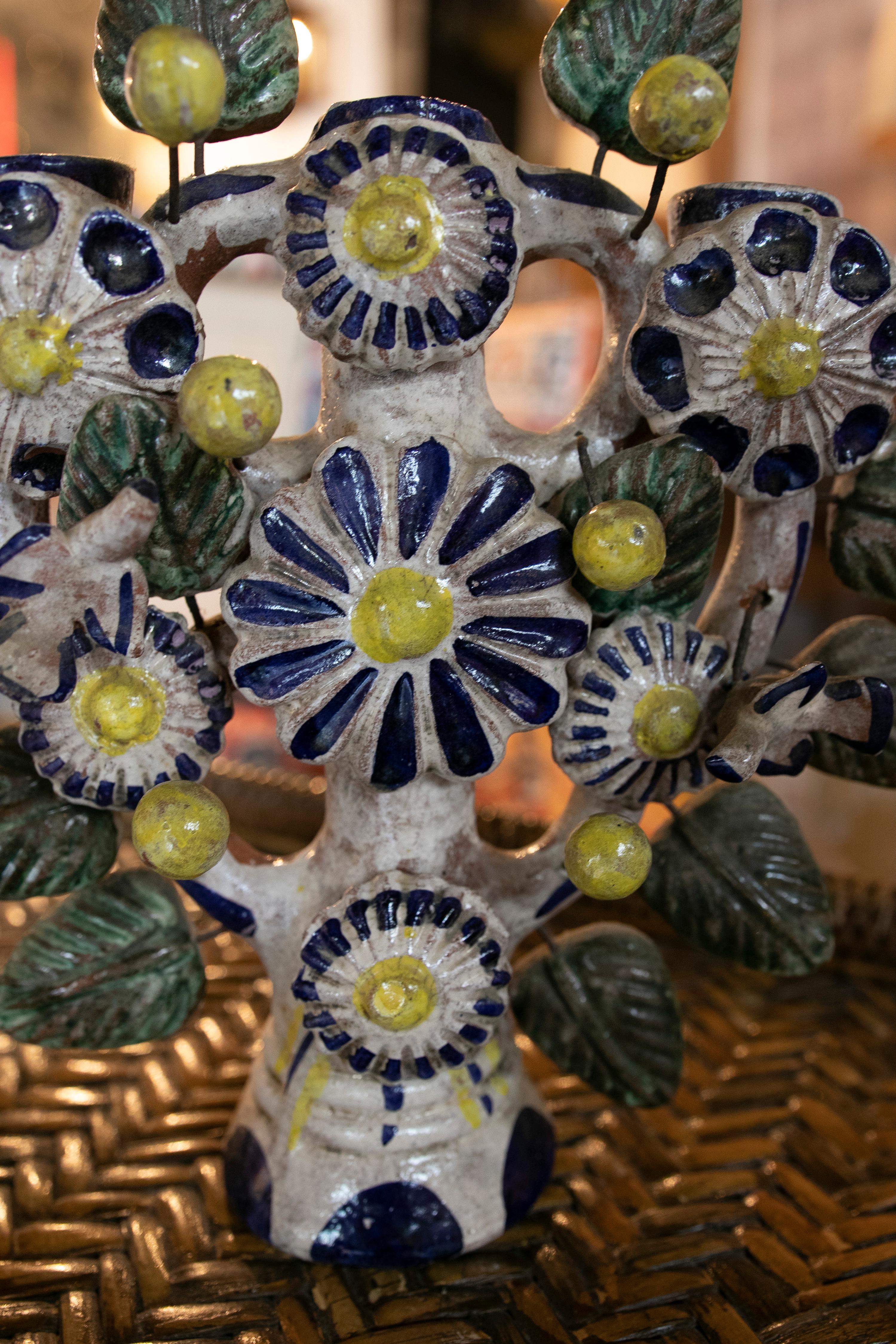 Mexikanisch Handbemalt  Glasierter Kerzenständer aus Keramik mit Blumendekoration  im Angebot 2