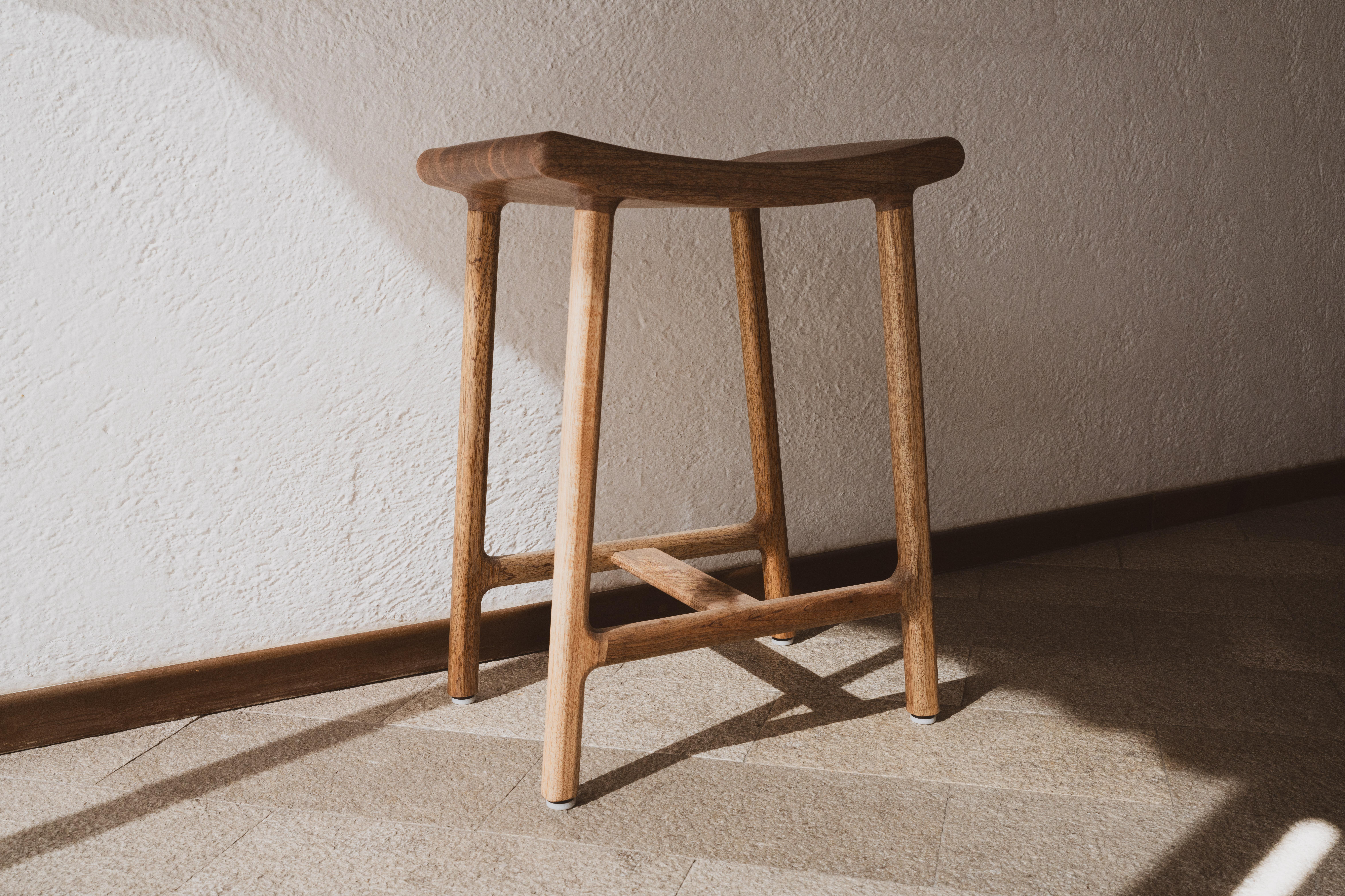 Tabouret de comptoir mexicain en bois massif de Tzalam fait à la main Cuisine moderne du milieu de siècle en vente 5