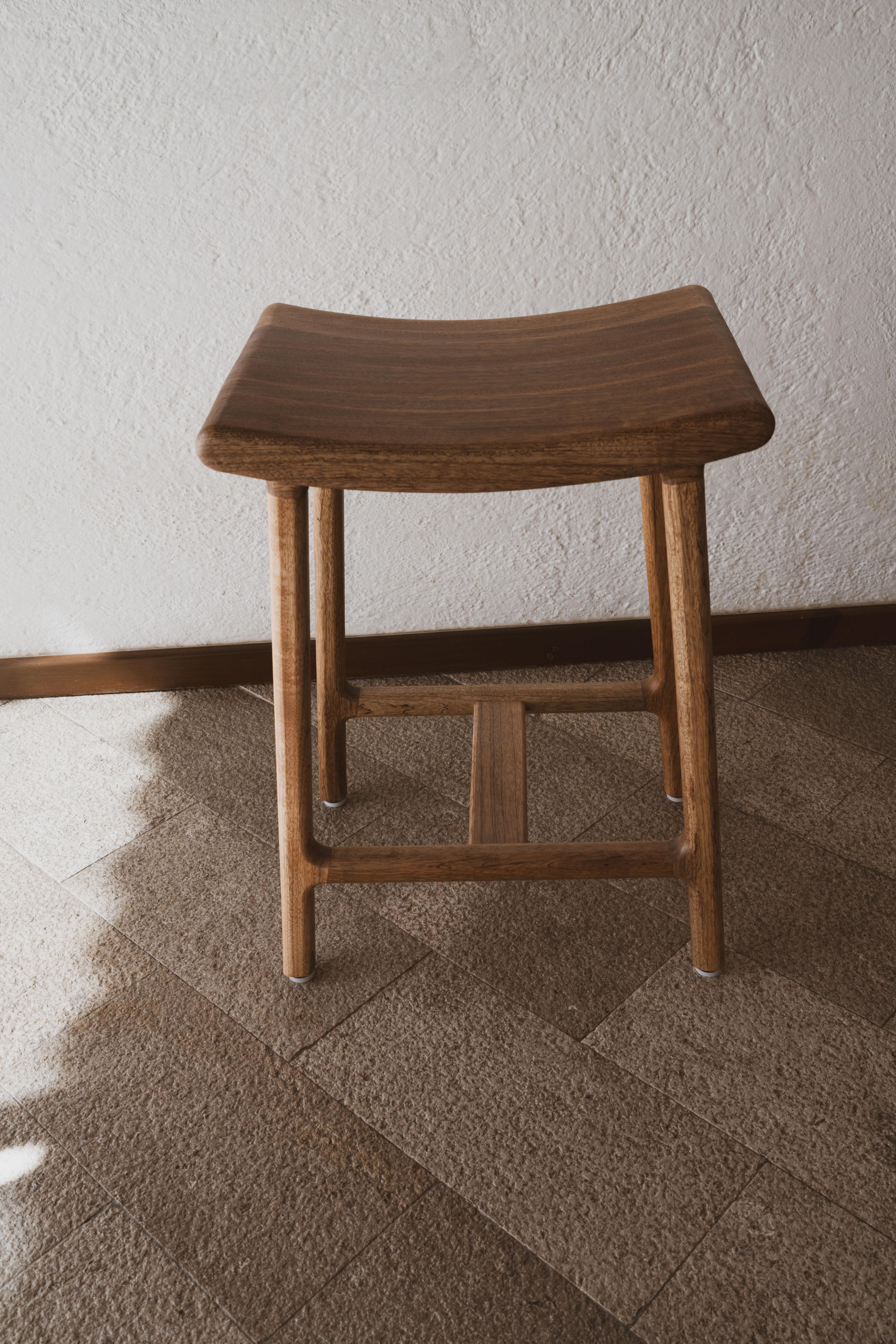 Fait main Tabouret de comptoir mexicain en bois massif de Tzalam fait à la main Cuisine moderne du milieu de siècle en vente