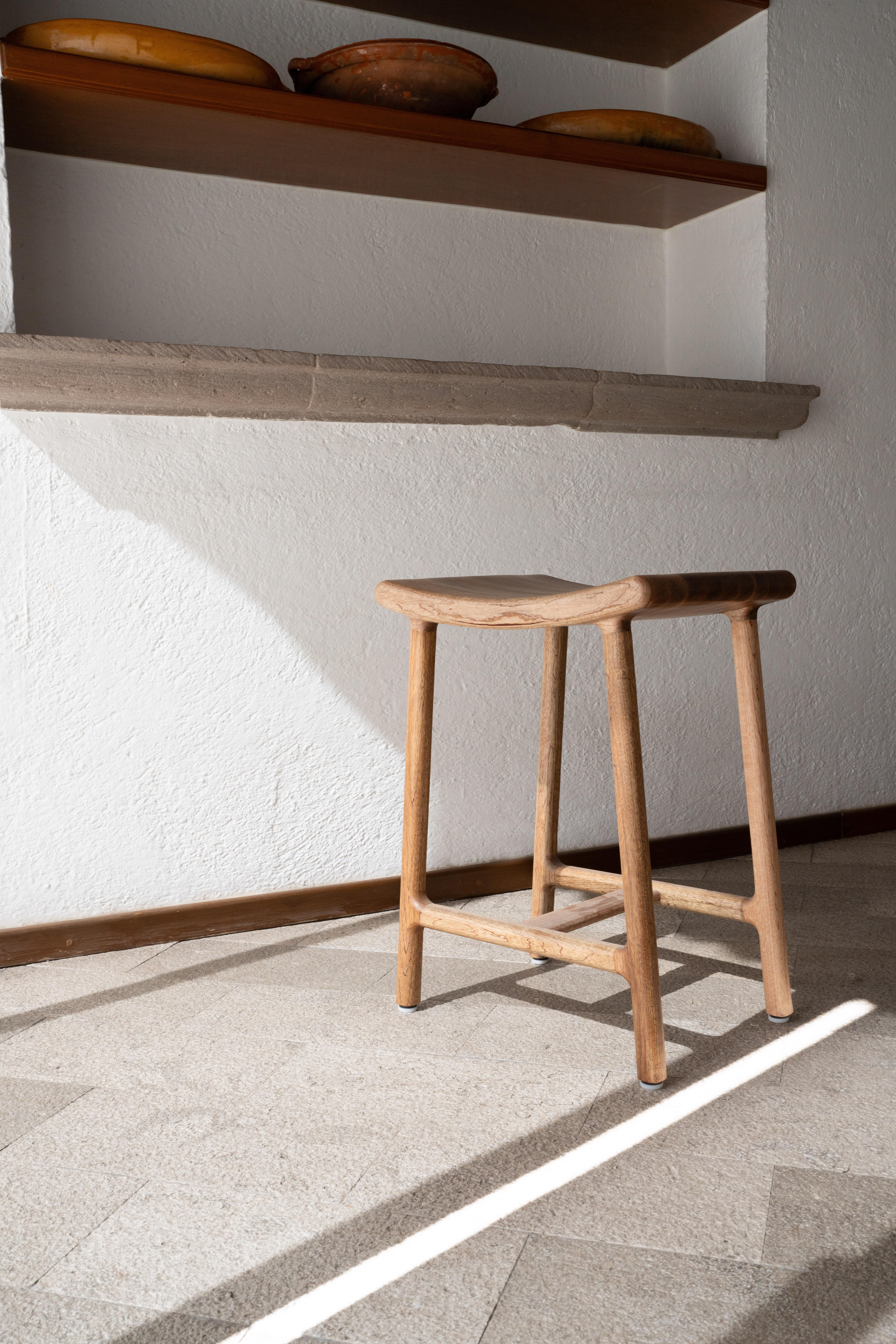 Tabouret de comptoir mexicain en bois massif de Tzalam fait à la main Cuisine moderne du milieu de siècle en vente 1