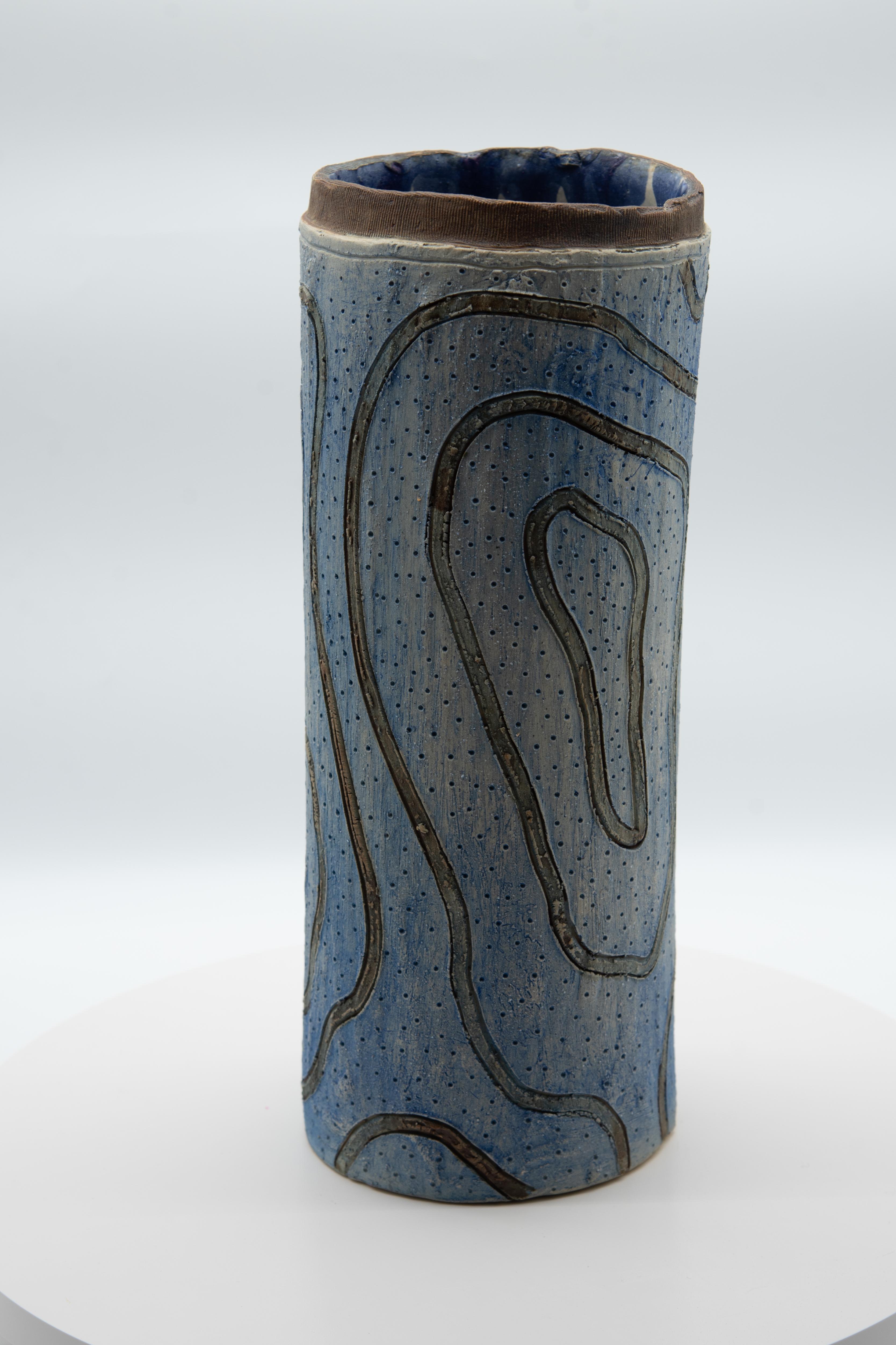 Mexikanische handgefertigte Mezcal-Vase, Ton, blaue Linien, Keramik, organische moderne Verzierung  (21. Jahrhundert und zeitgenössisch) im Angebot