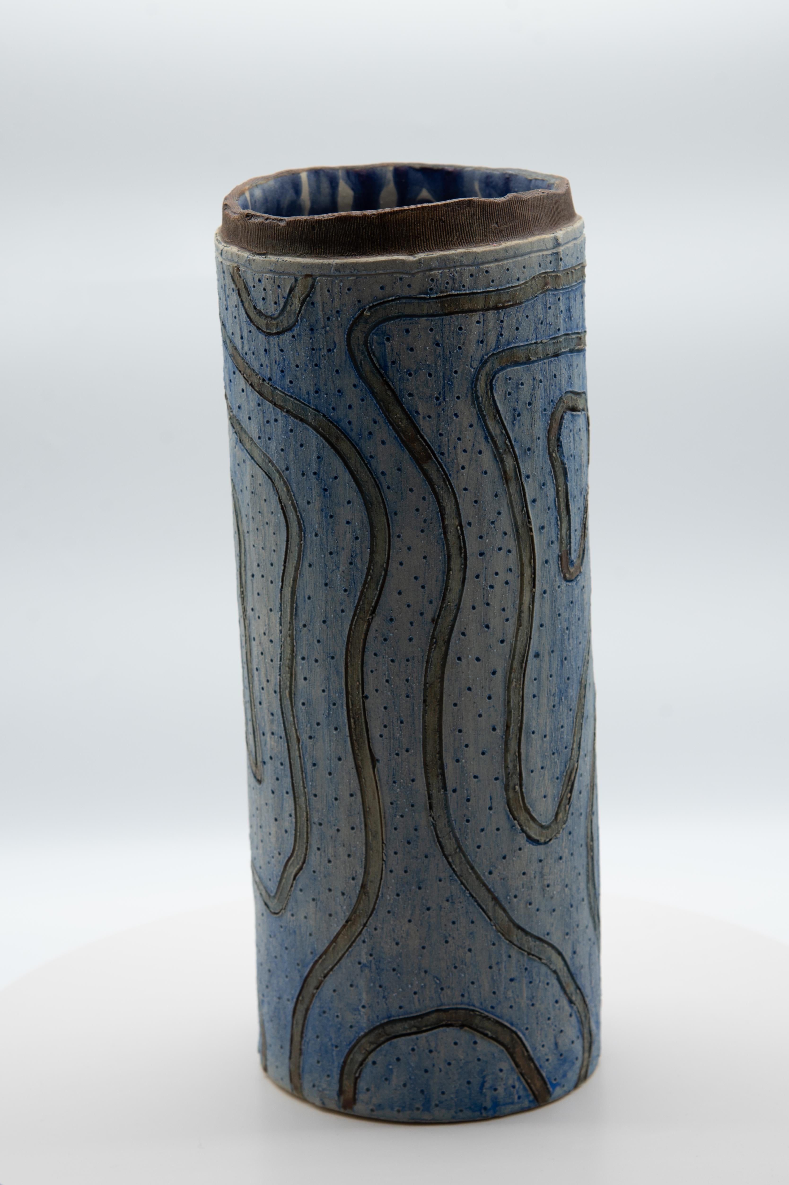 Mexikanische handgefertigte Mezcal-Vase, Ton, blaue Linien, Keramik, organische moderne Verzierung im Angebot 2