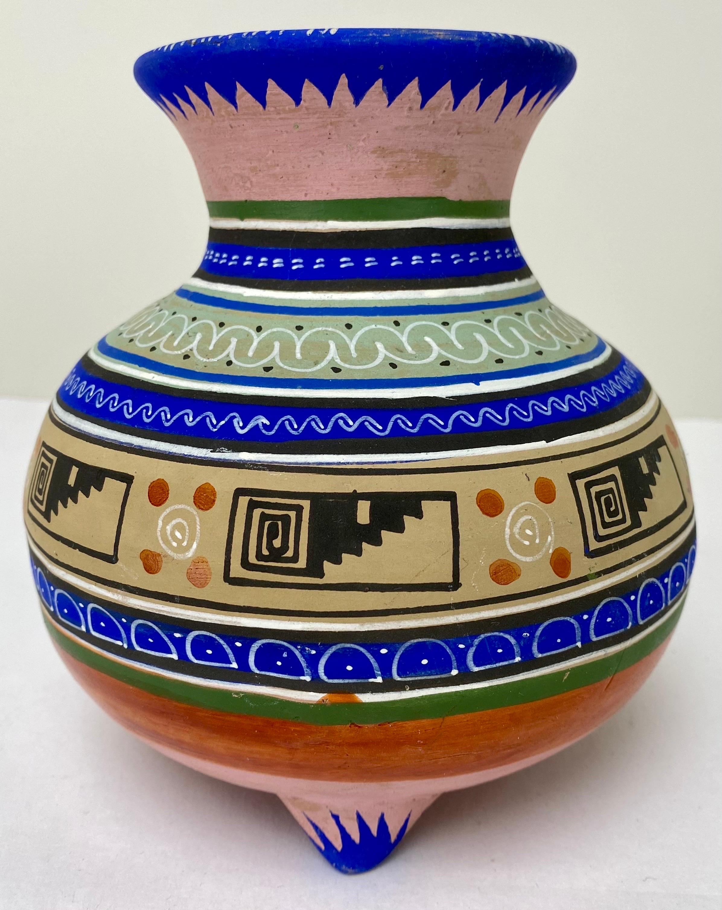 Mexican Handmade Pottery Multicolor Three -Legged Vase  In Good Condition For Sale In Plainview, NY