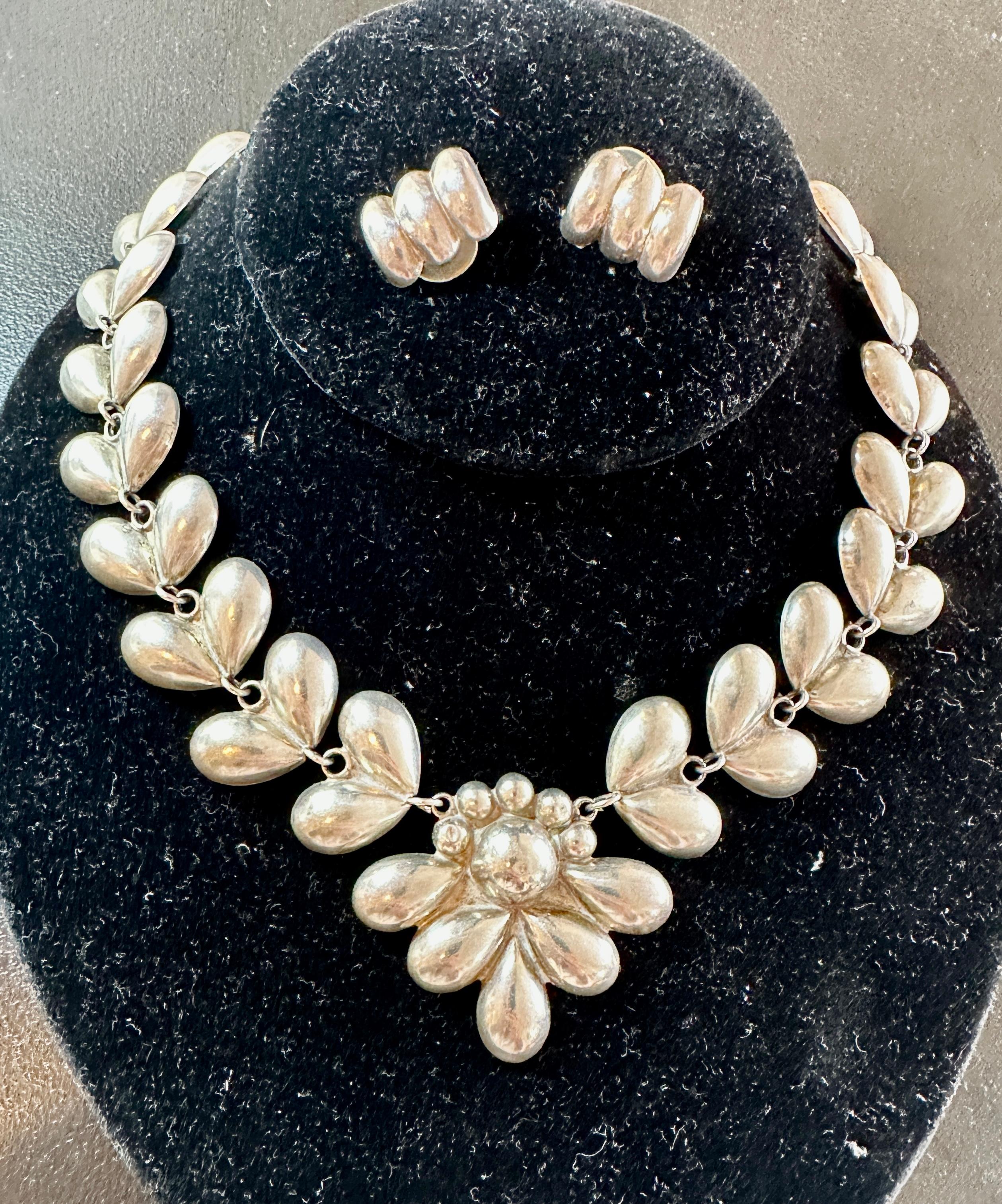 Collana Cuore Messicano Orecchini Suite Argento Mid Century Antiques In condizioni ottime in vendita a New York, NY