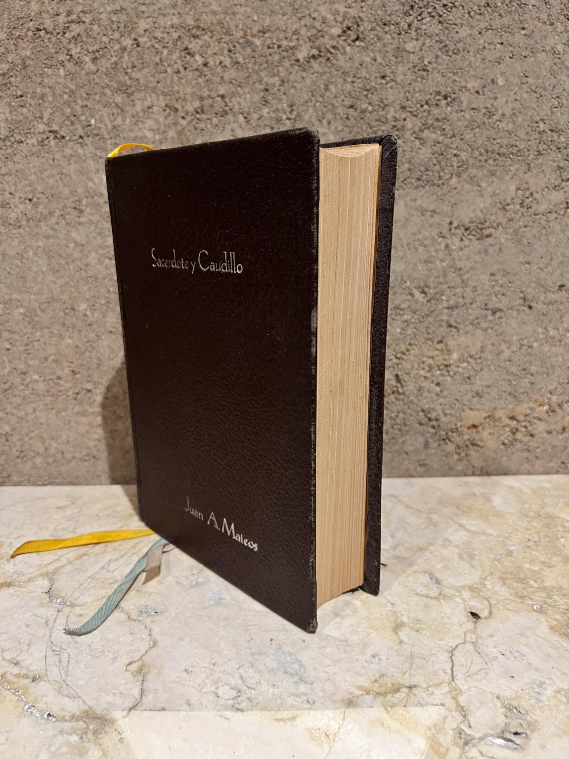 AMBIANIC presenta
Romanzo messicano Libro storico Juan A. MateO Sacerdote e leader Sacerdote y Caudillo
8,25 h x 5,75 l x 1,75 di spessore
Condizioni originali d'epoca, sbiadite.
Visualizza tutte le immagini fornite