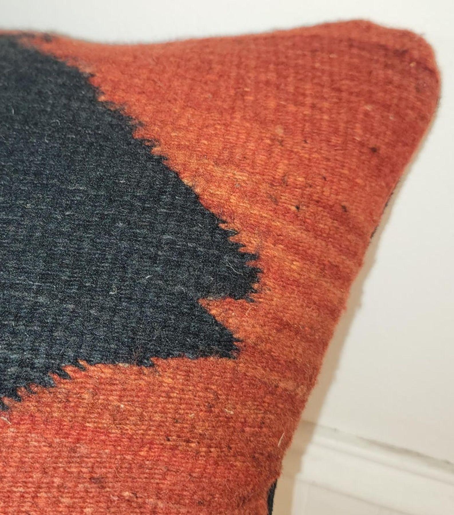 Artisanat Oreiller en forme d'ours noir tissé par un Indien mexicain en vente