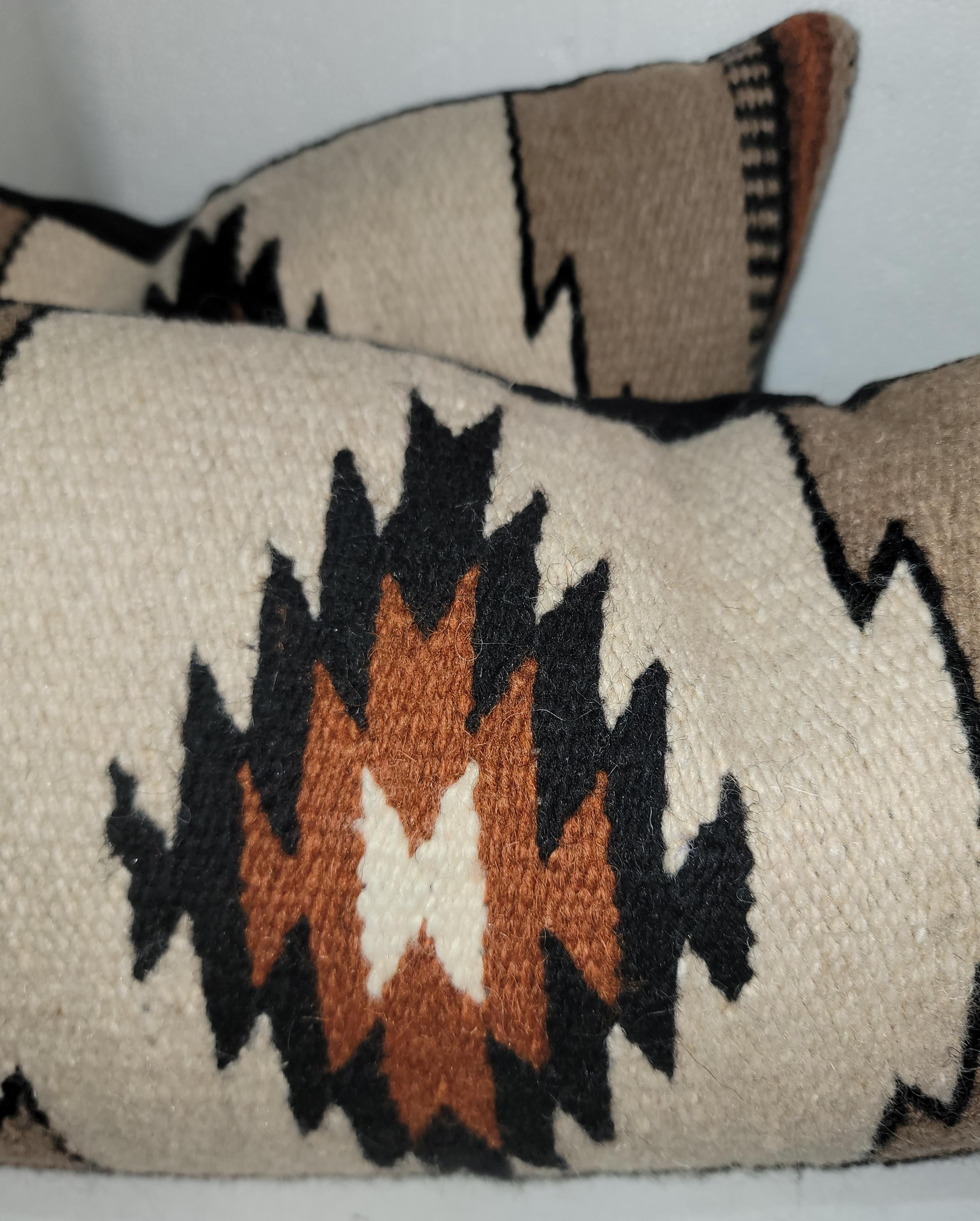 Mexican Indian Weaving Kidney Pillows In Good Condition For Sale In Los Angeles, CA