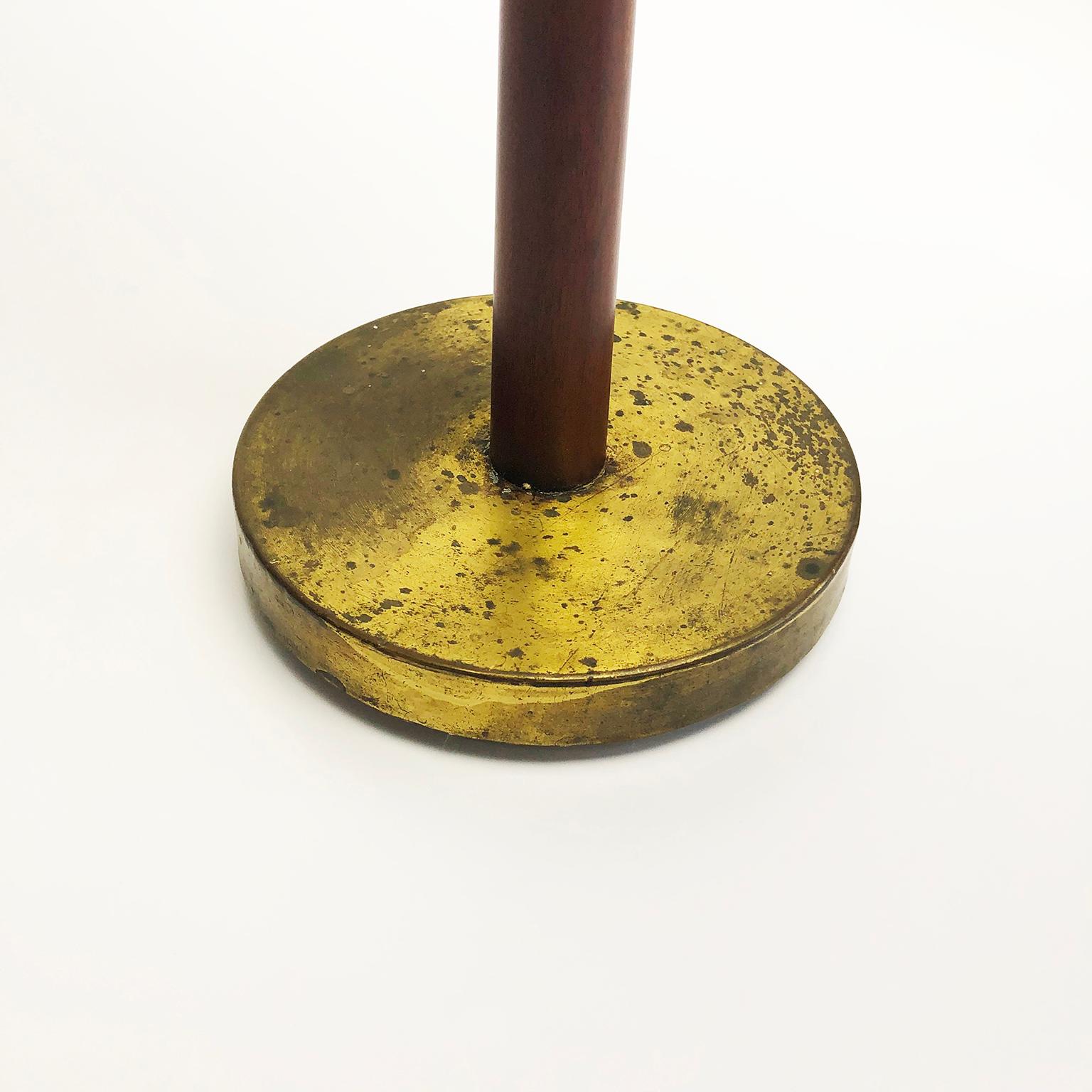 We offer this Mexican midcentury ashtray on foot made in mahogany wood and brass accents, circa 1950.