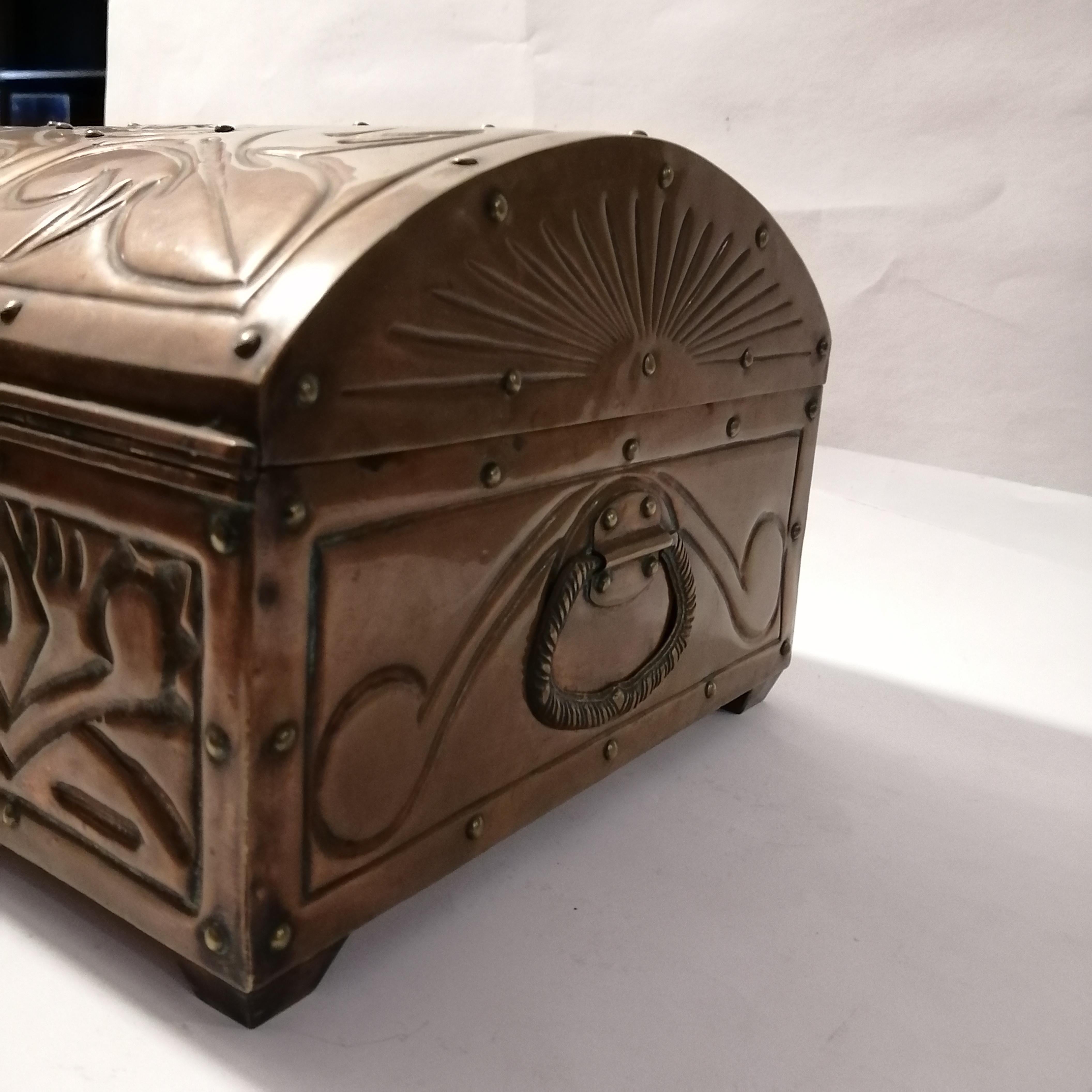 Mexikanische Mid-Century Modern Embossed Copper Jewel Box im Angebot 3