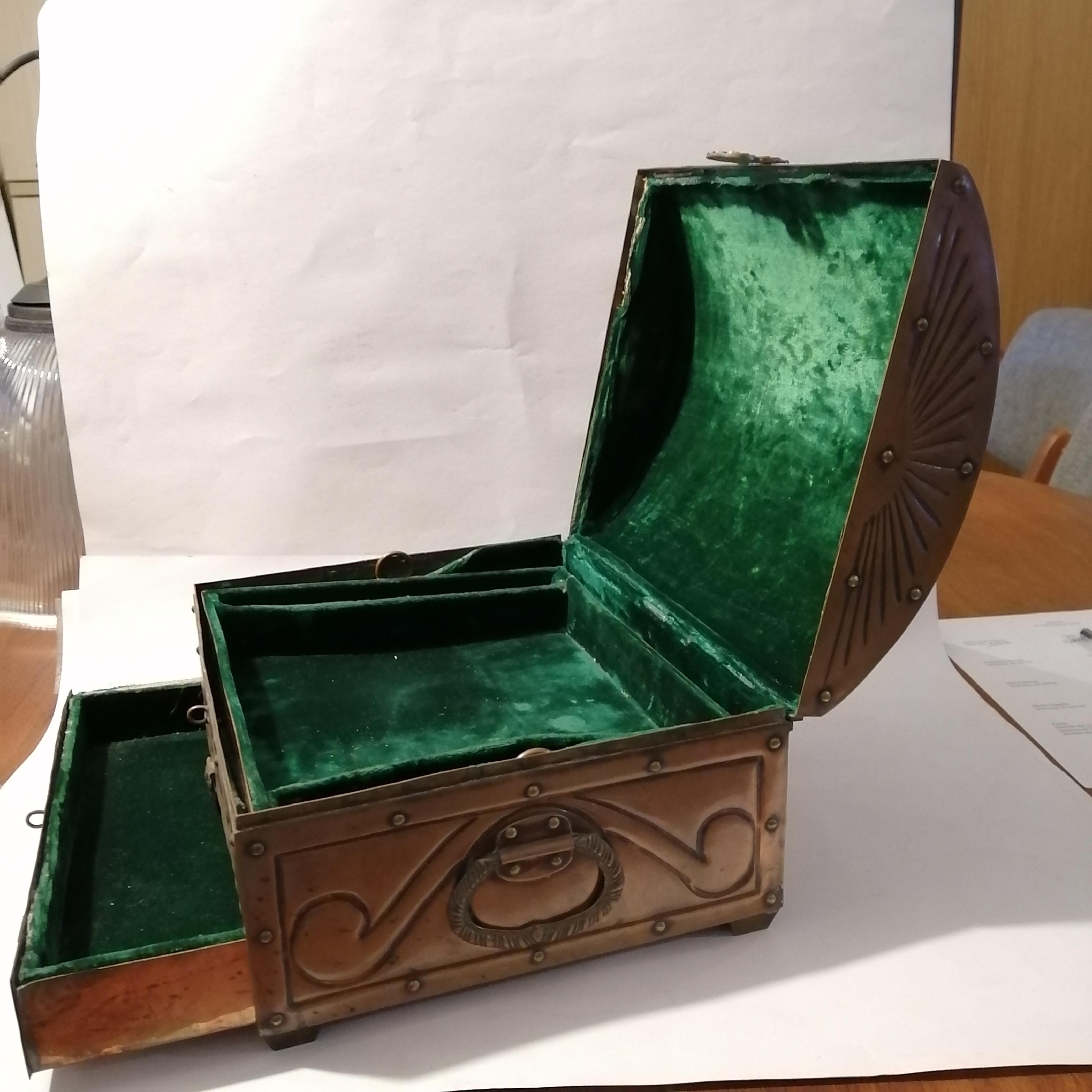 Mexikanische Mid-Century Modern Embossed Copper Jewel Box im Zustand „Relativ gut“ im Angebot in Mexico City, MX